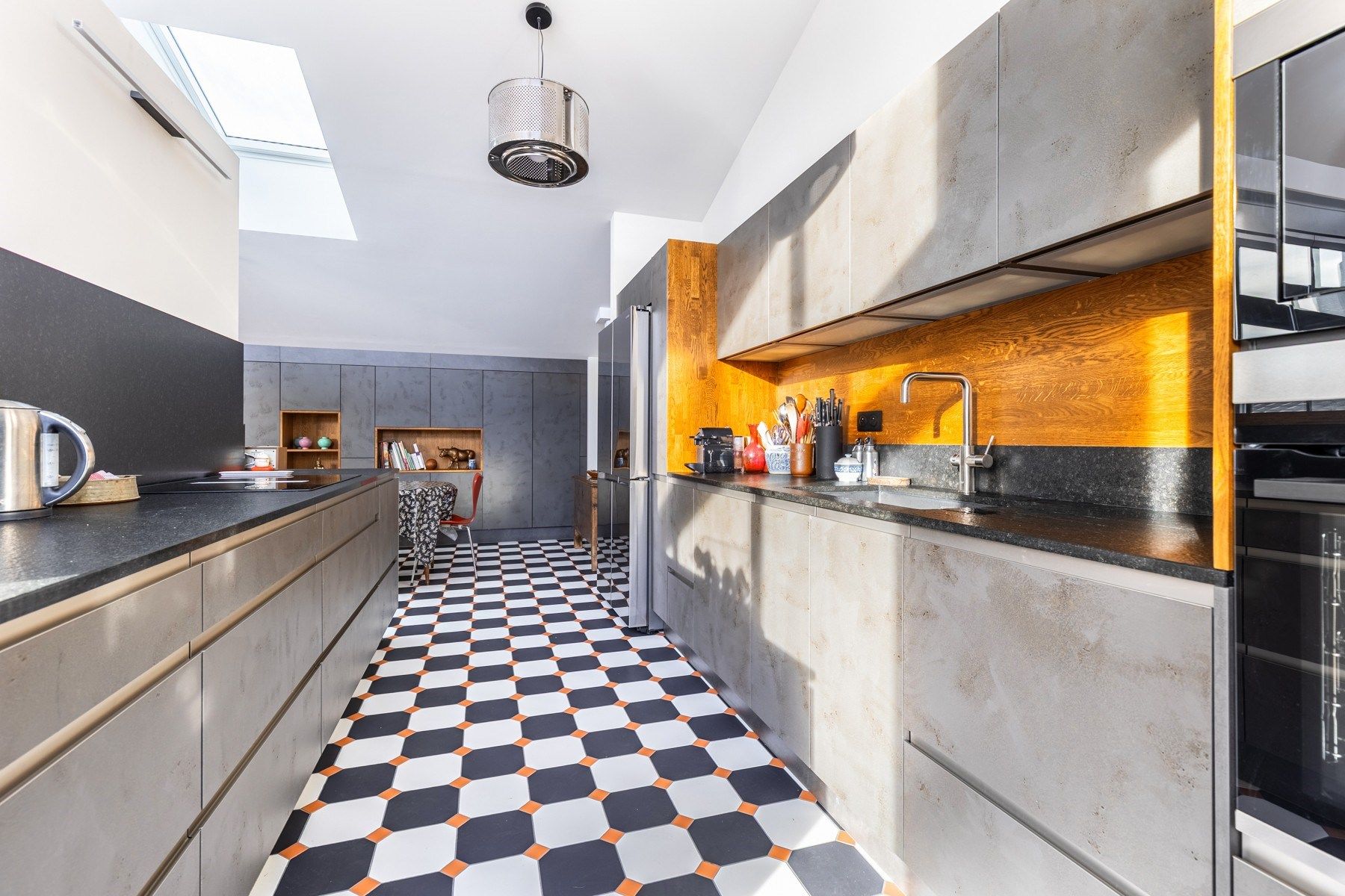 luxury apartment 7 Rooms for sale on BORDEAUX (33000)