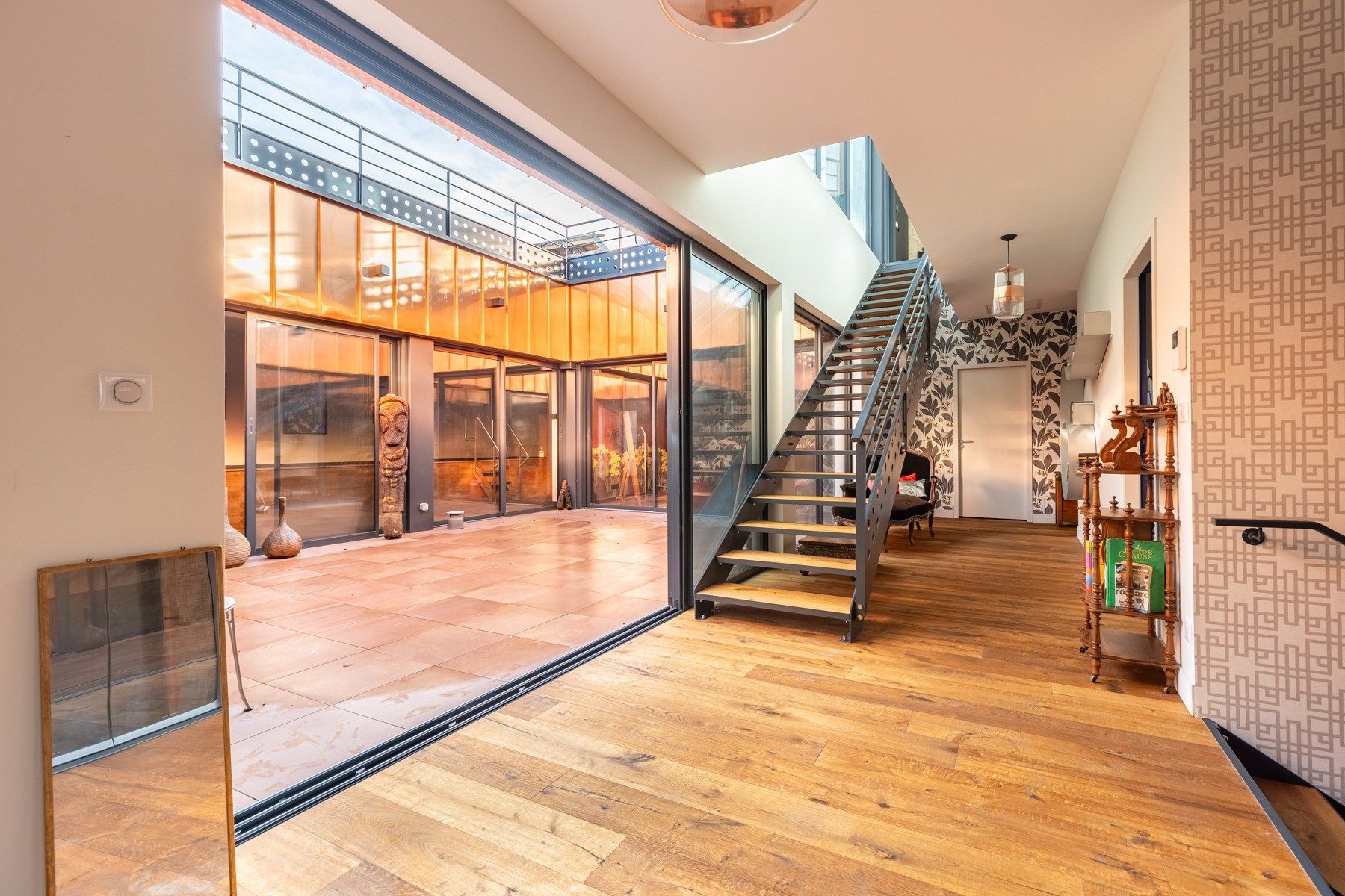 luxury apartment 7 Rooms for sale on BORDEAUX (33000)