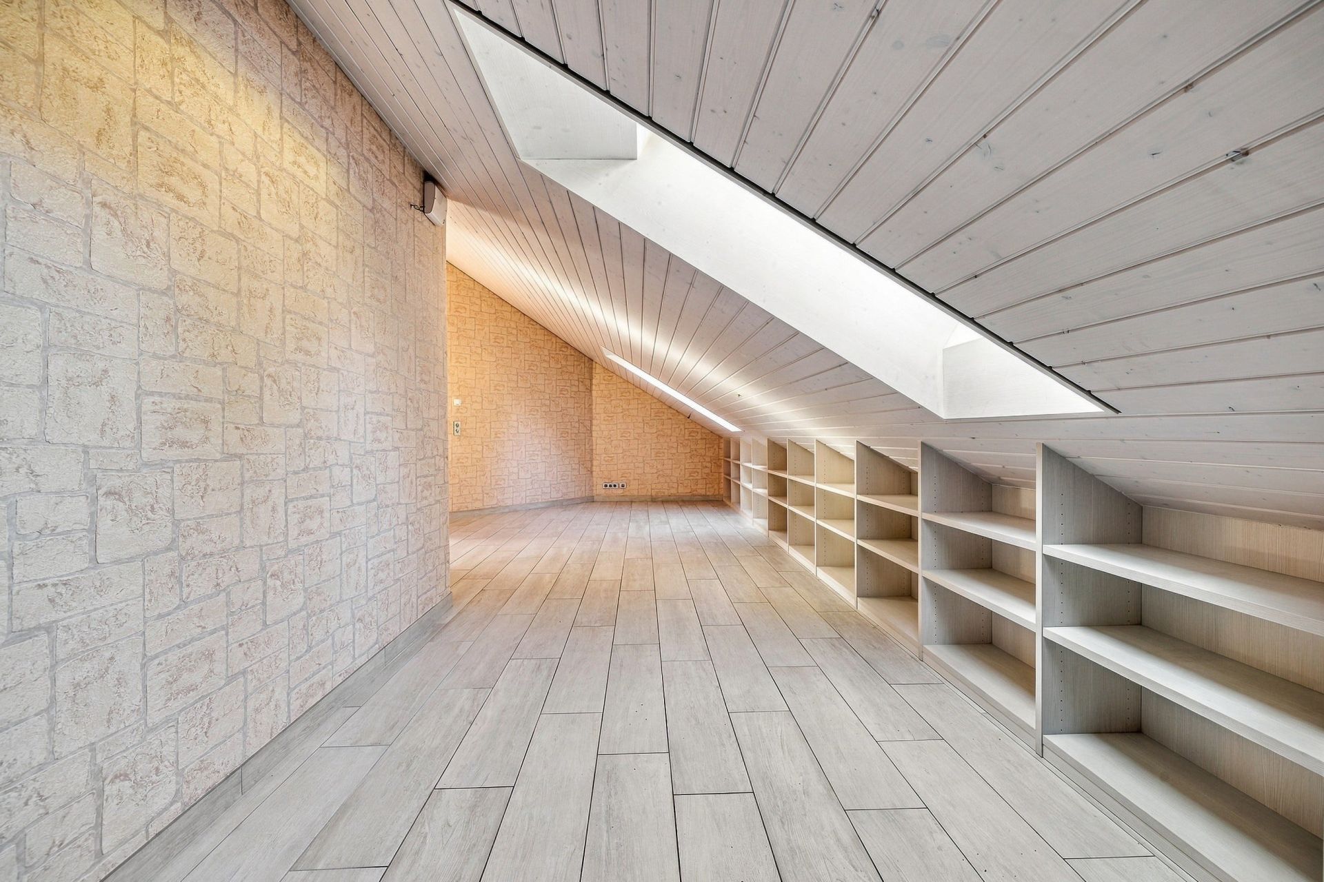 architect's house 20 Rooms for sale on GEX (01170)