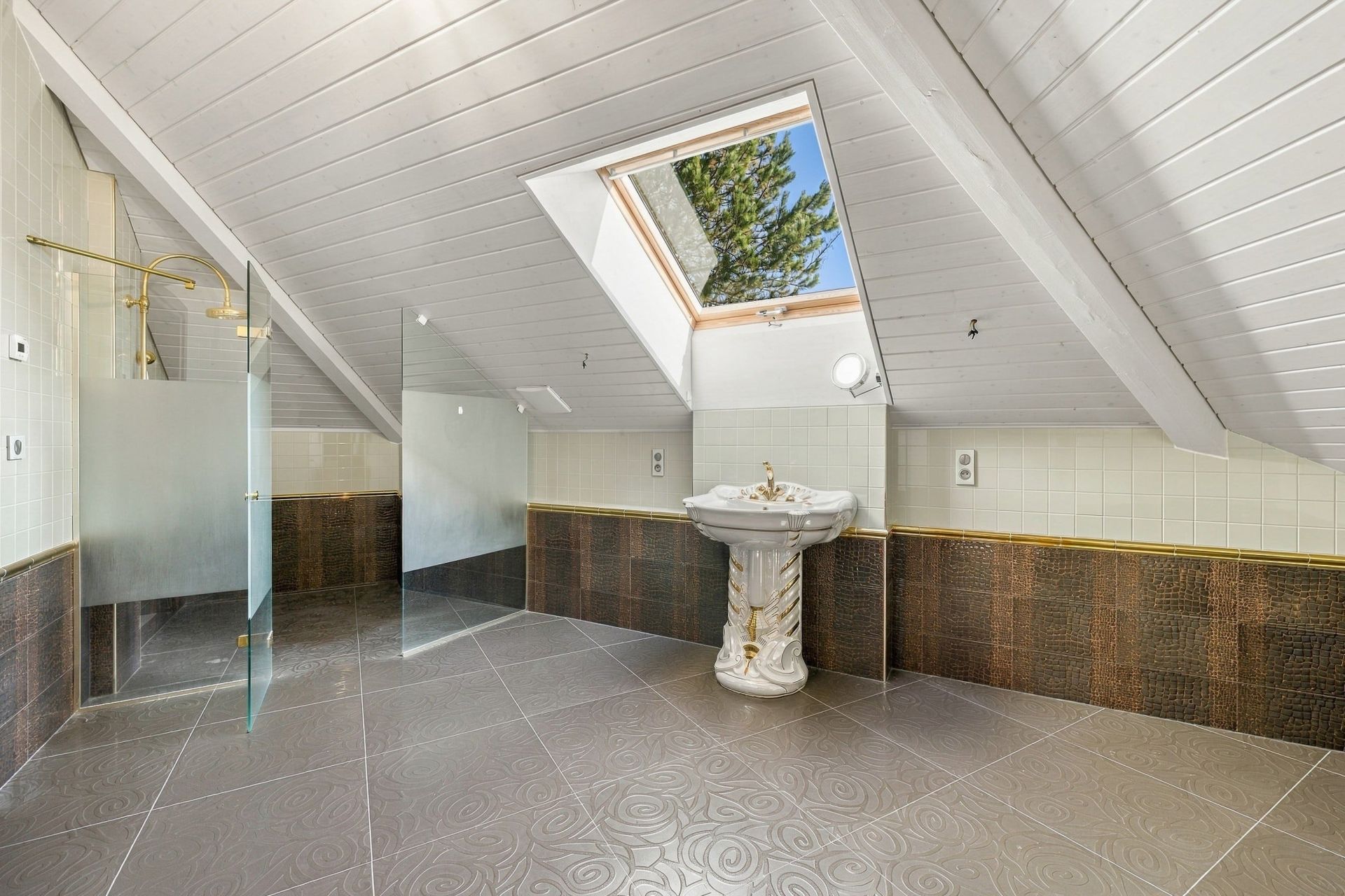architect's house 20 Rooms for sale on GEX (01170)
