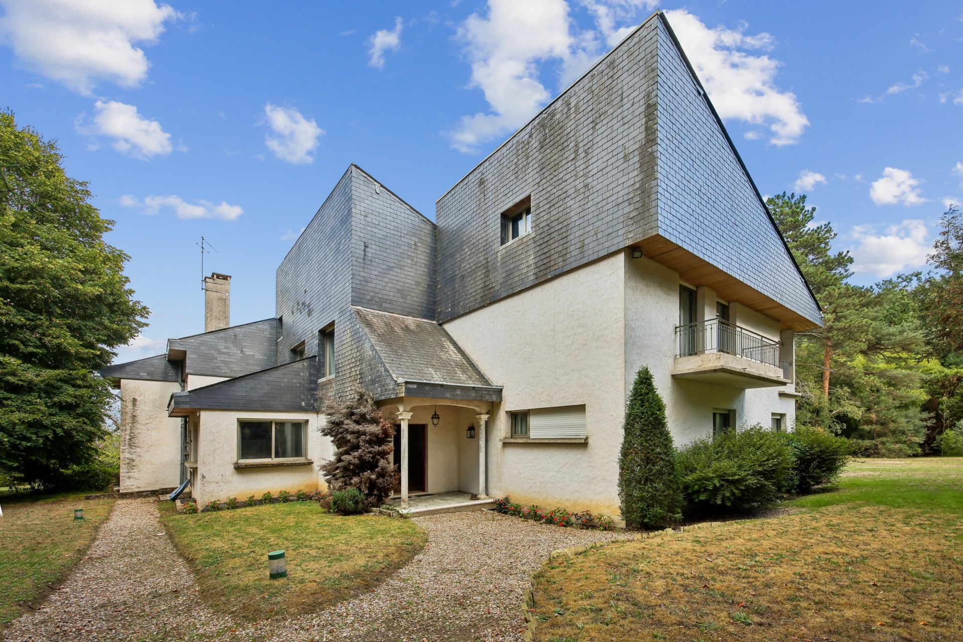 luxury property 15 Rooms for sale on RUEIL MALMAISON (92500)