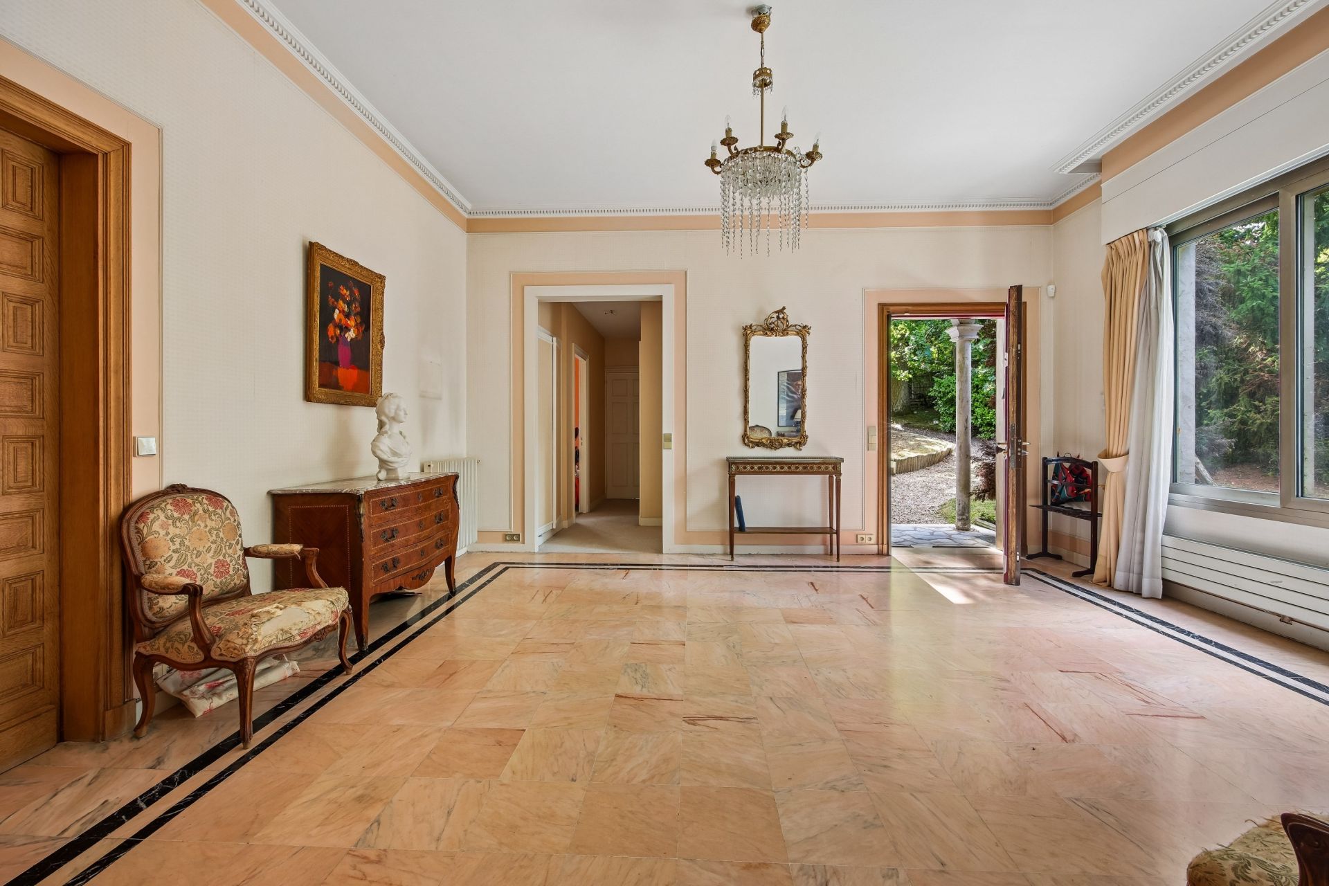 luxury property 15 Rooms for sale on RUEIL MALMAISON (92500)