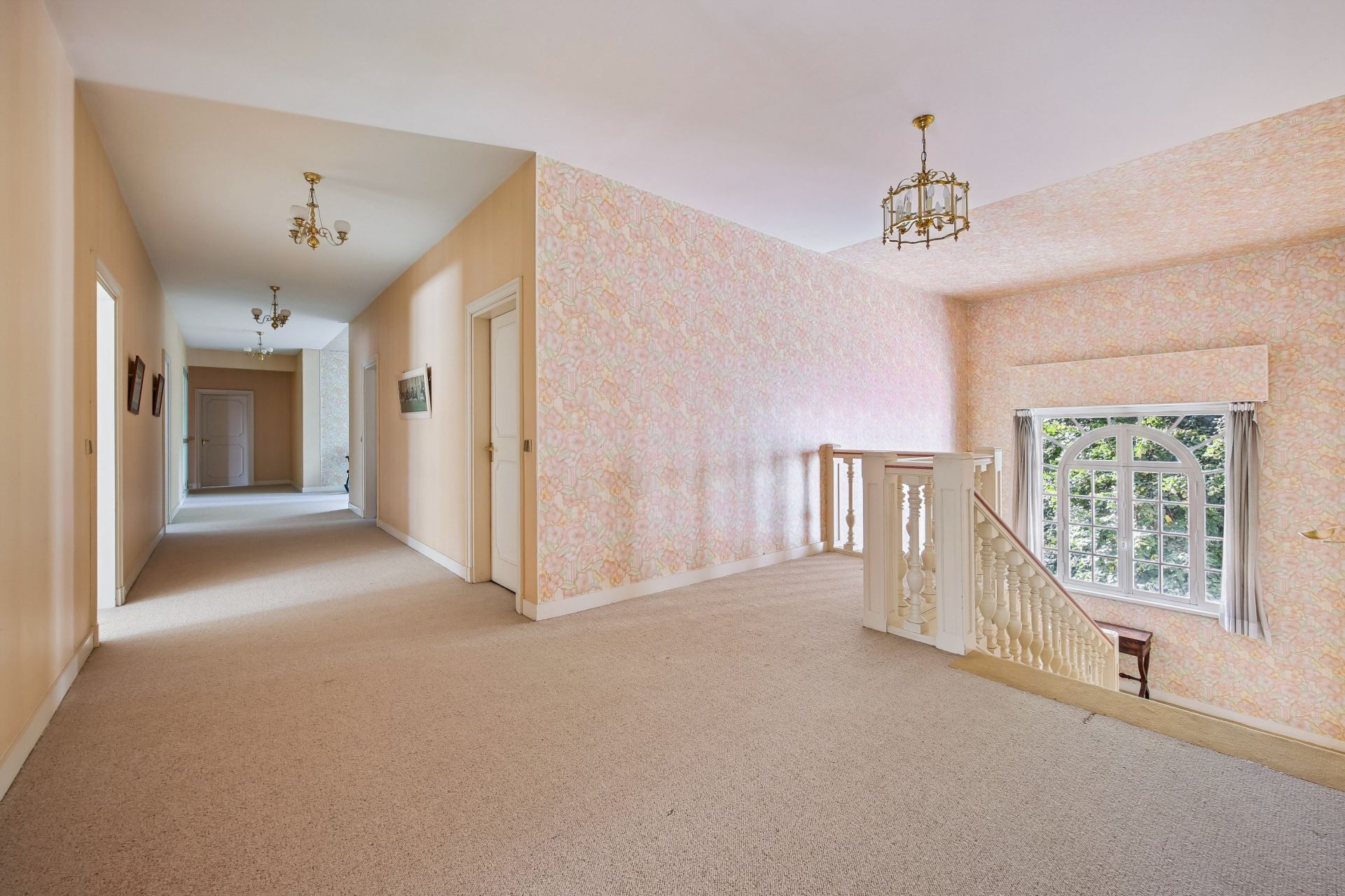luxury property 15 Rooms for sale on RUEIL MALMAISON (92500)