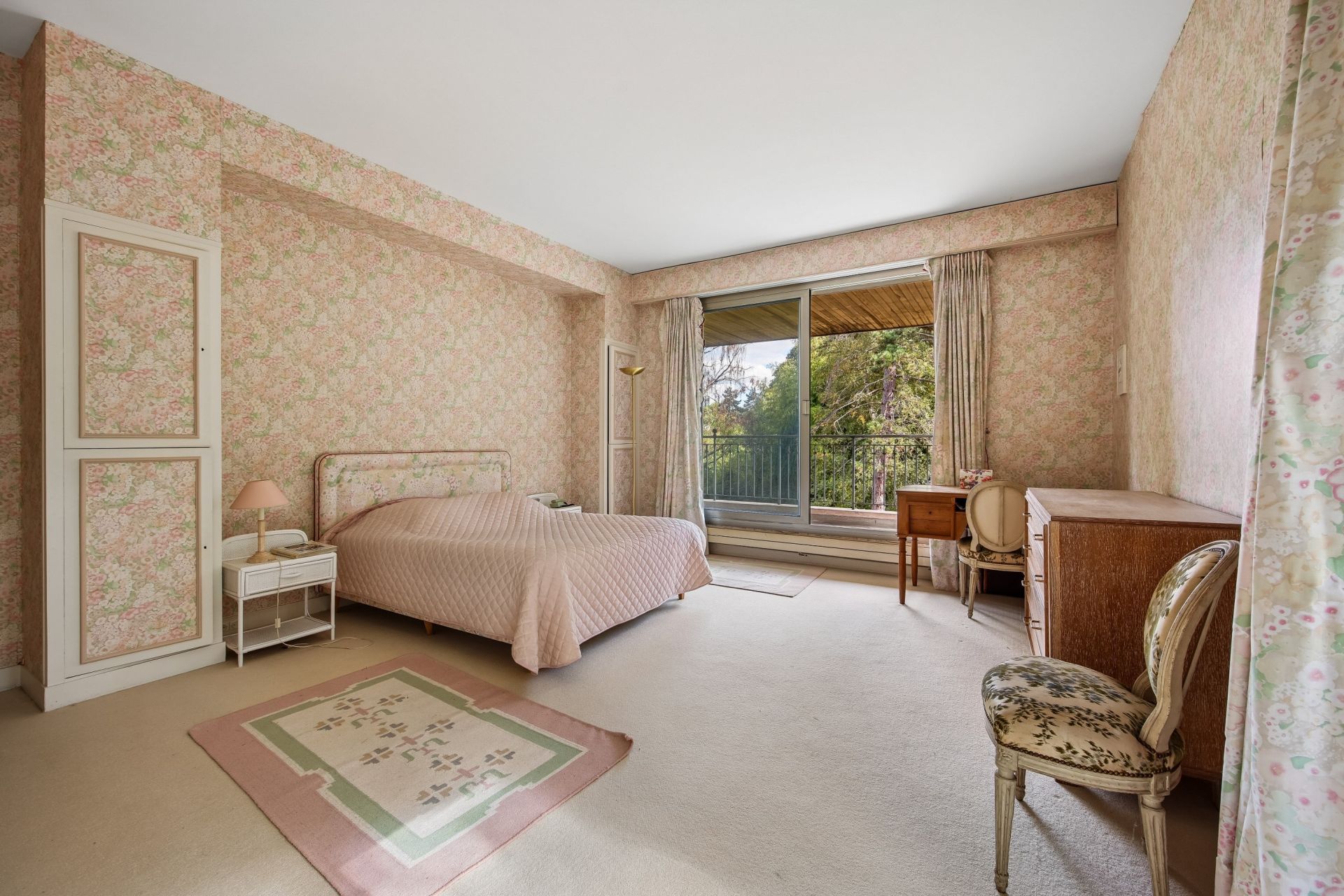 luxury property 15 Rooms for sale on RUEIL MALMAISON (92500)