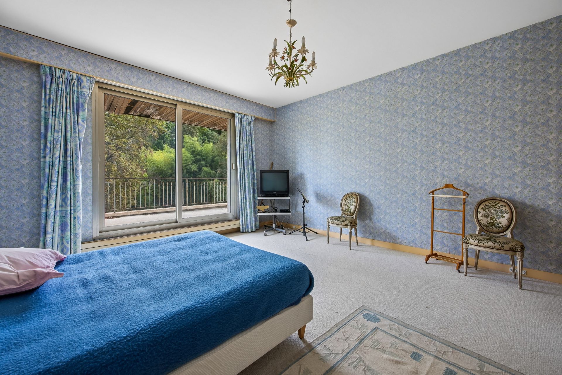 luxury property 15 Rooms for sale on RUEIL MALMAISON (92500)