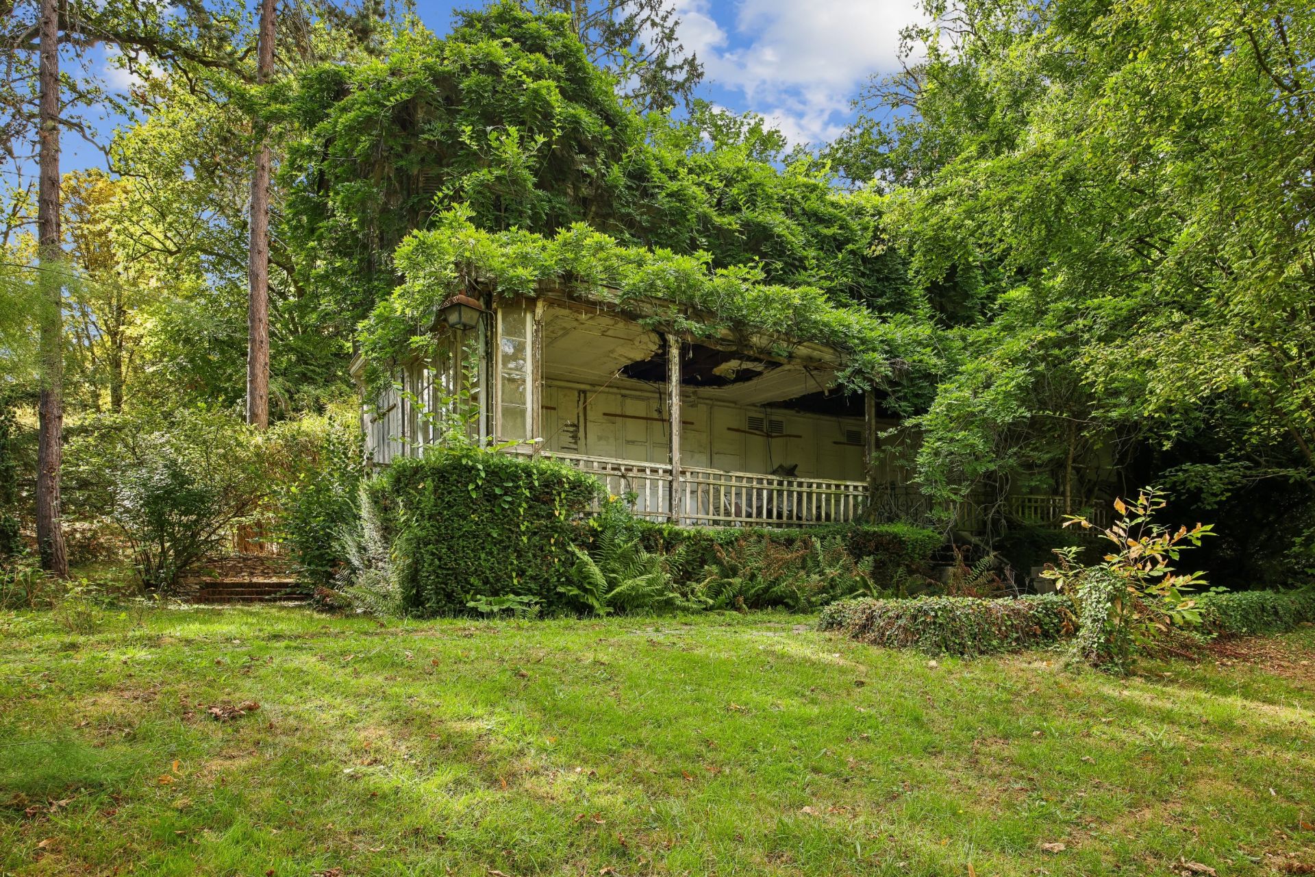 luxury property 15 Rooms for sale on RUEIL MALMAISON (92500)