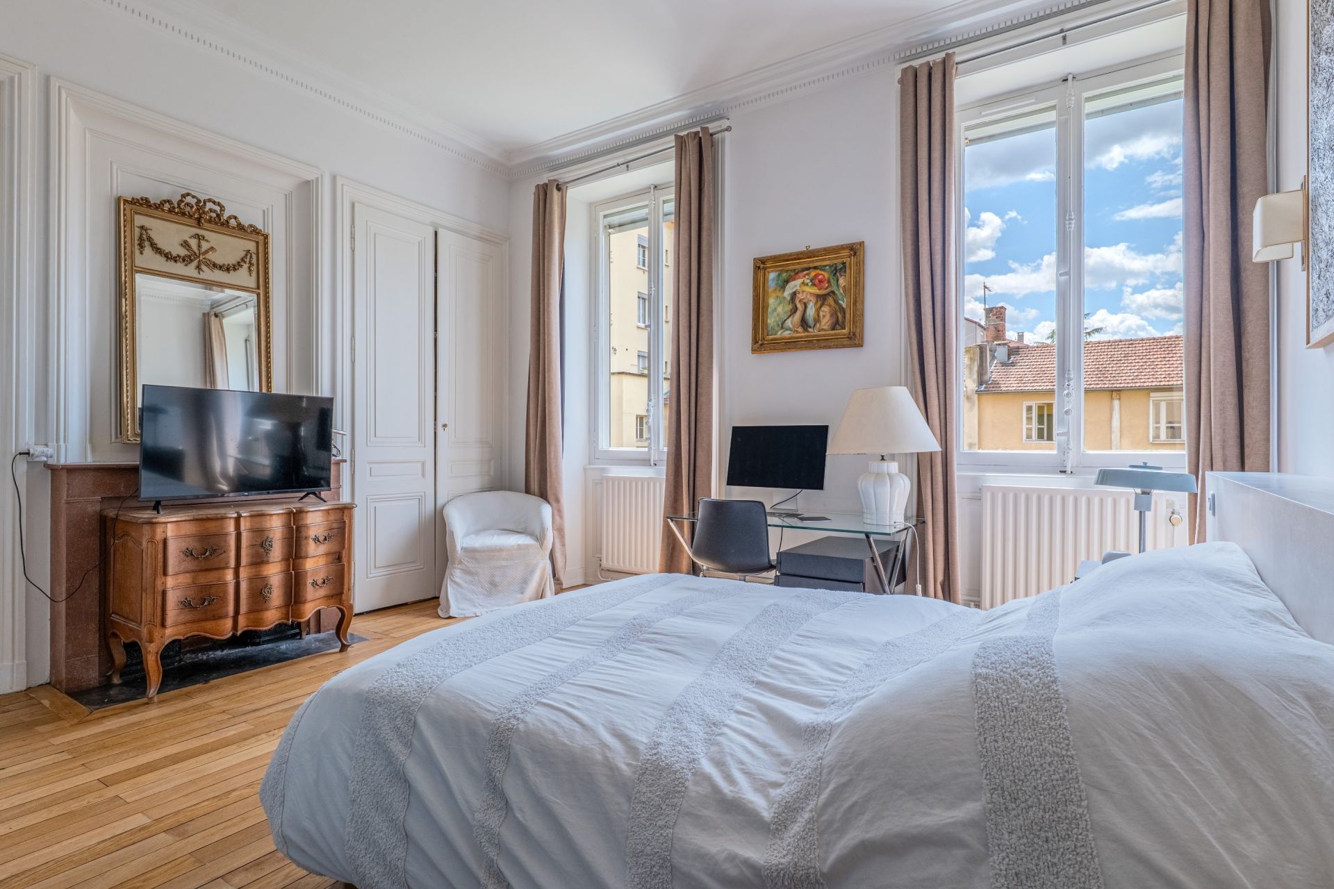 luxury apartment 4 Rooms for sale on LYON (69006)