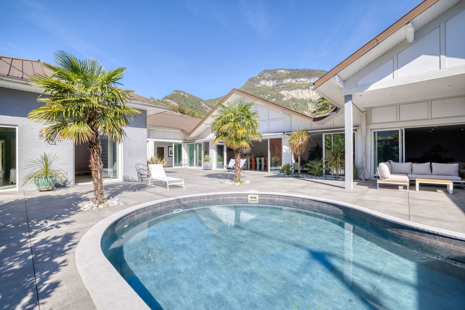 luxury house 9 Rooms for sale on CULOZ BEON (01350)