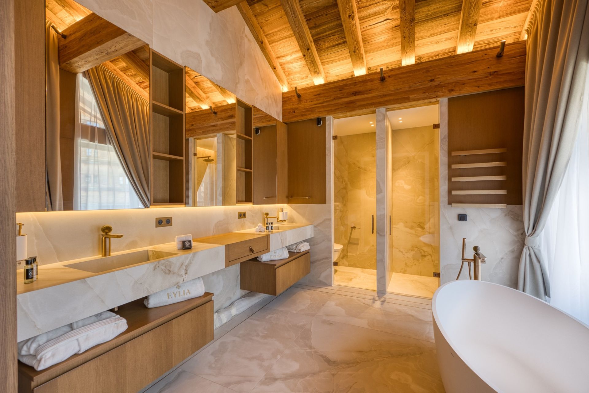 chalet de luxe 10 Pièces en location saisonnière sur COURCHEVEL (73120)
