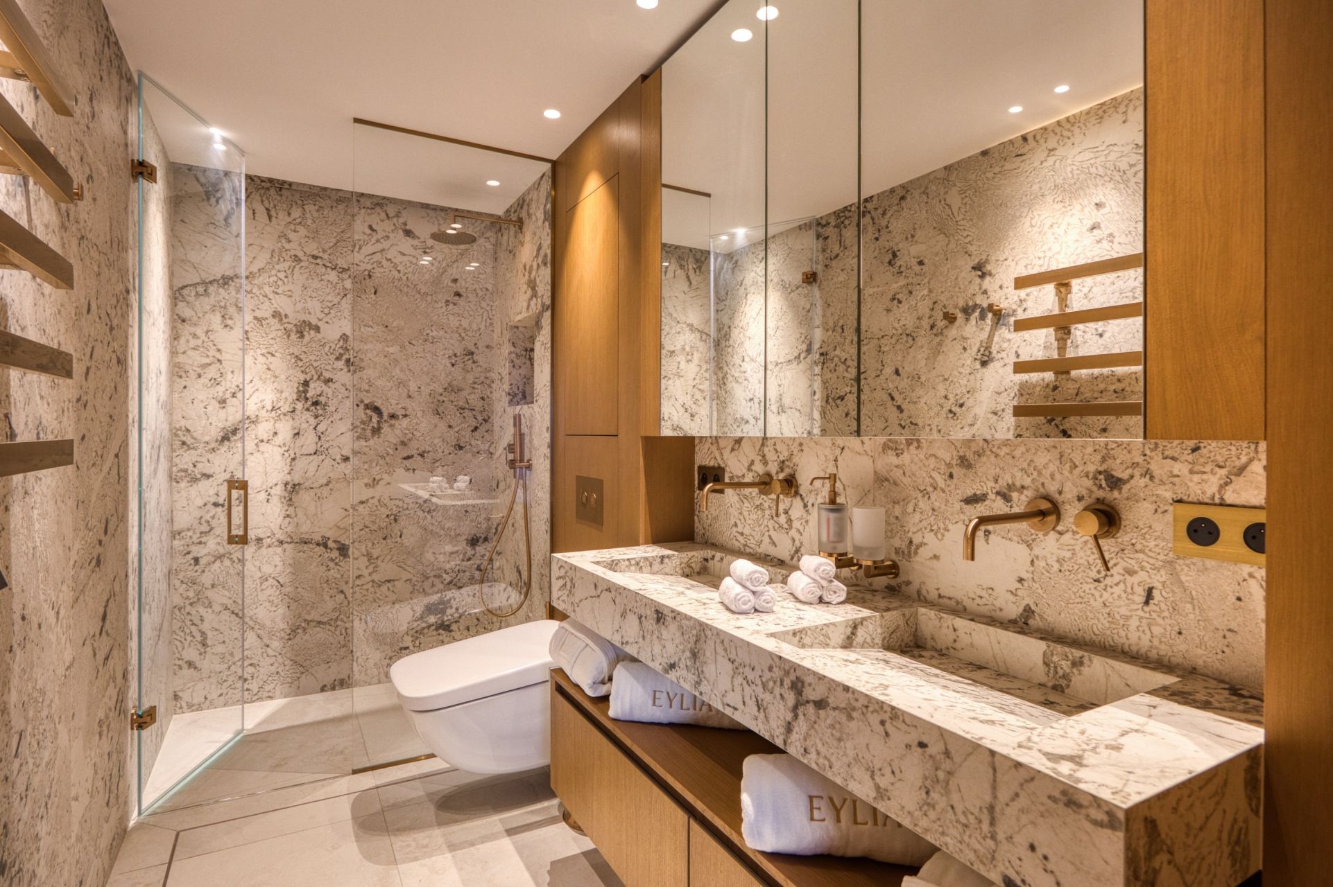 chalet de luxe 10 Pièces en location saisonnière sur COURCHEVEL (73120)