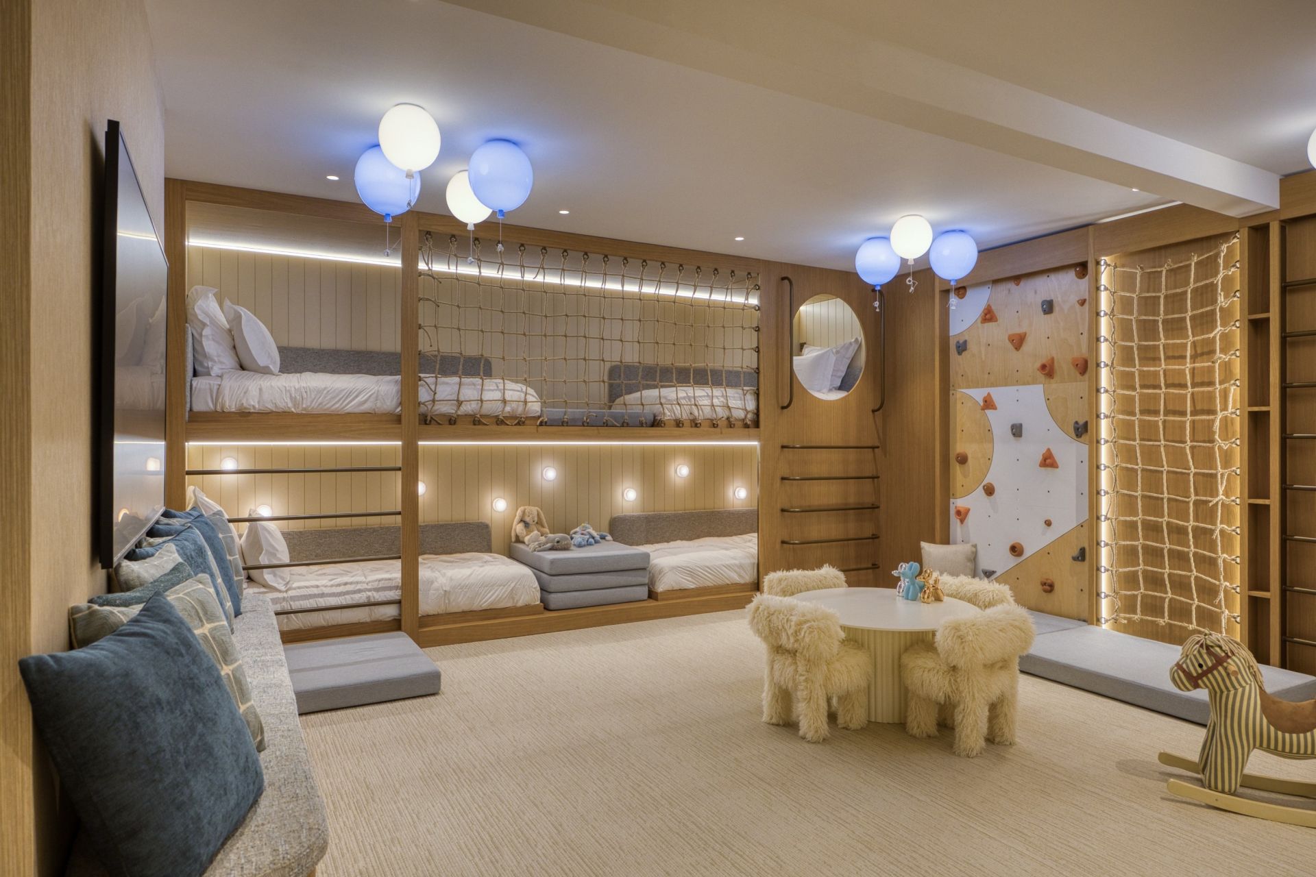 chalet de luxe 10 Pièces en location saisonnière sur COURCHEVEL (73120)