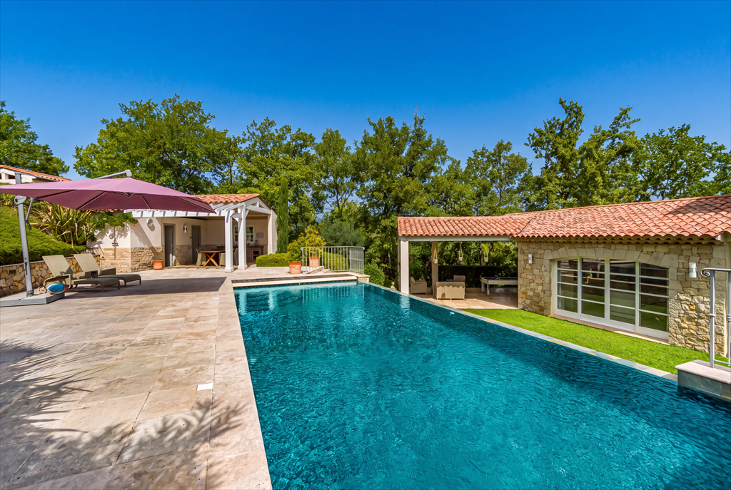 villa de luxe 4 Pièces en vente sur TOURRETTES (83440)