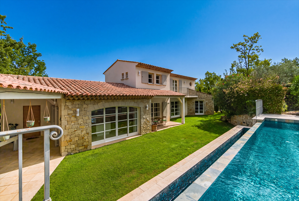 villa de luxe 4 Pièces en vente sur TOURRETTES (83440)