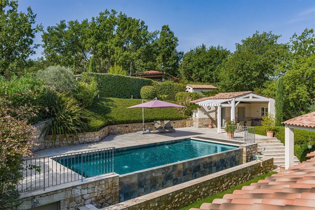 villa de luxe 4 Pièces en vente sur TOURRETTES (83440)