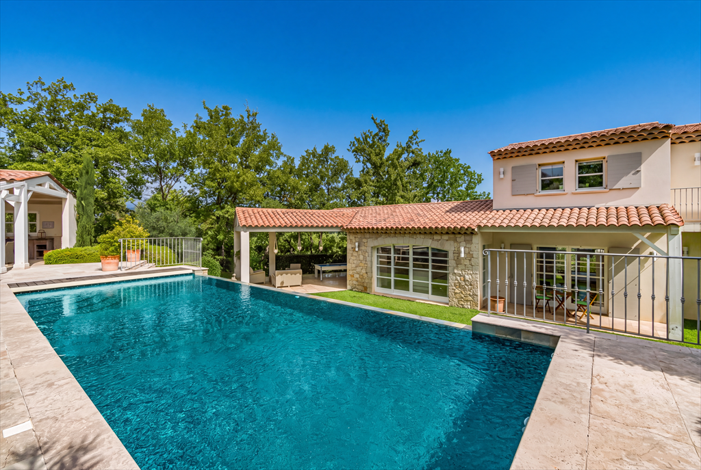 villa de luxe 4 Pièces en vente sur TOURRETTES (83440)