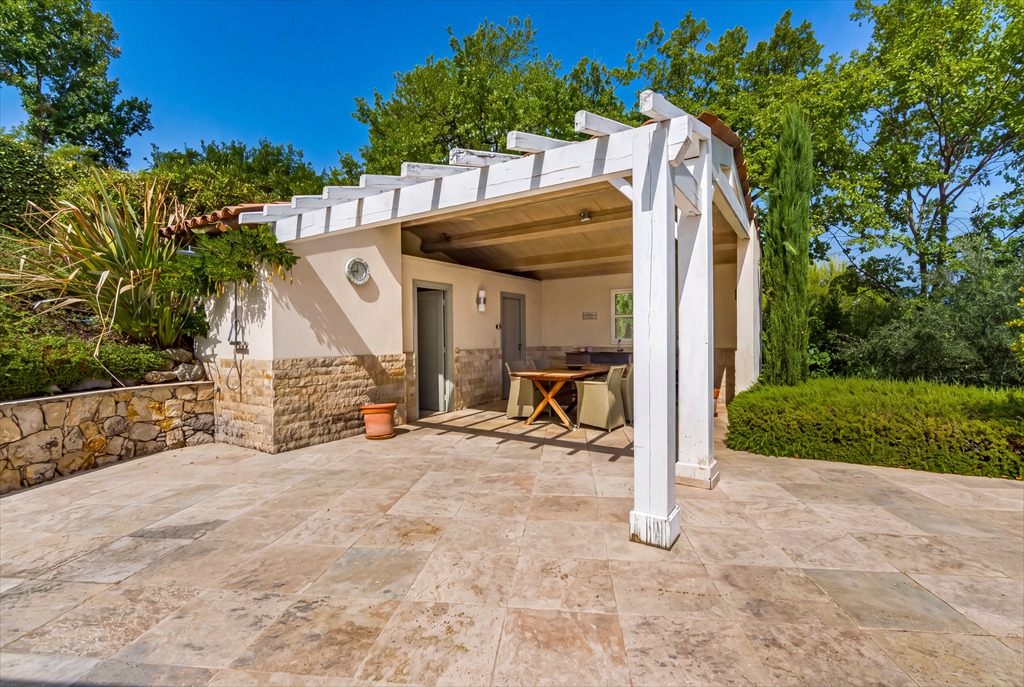 villa de luxe 4 Pièces en vente sur TOURRETTES (83440)