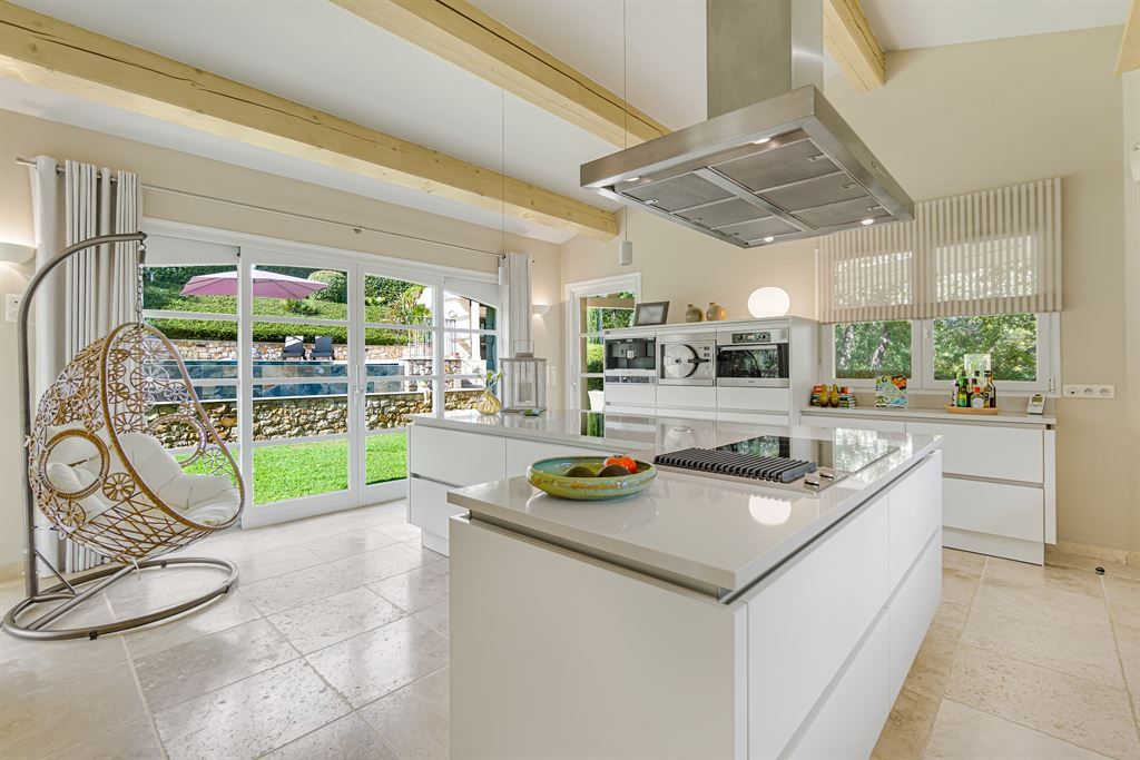 villa de luxe 4 Pièces en vente sur TOURRETTES (83440)