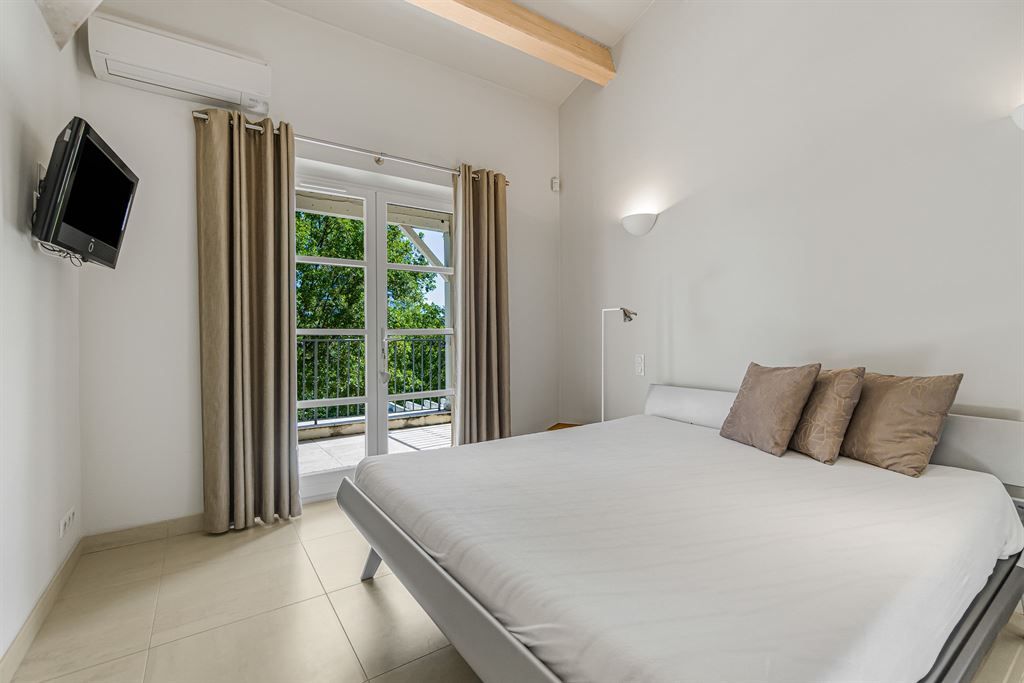 villa de luxe 4 Pièces en vente sur TOURRETTES (83440)