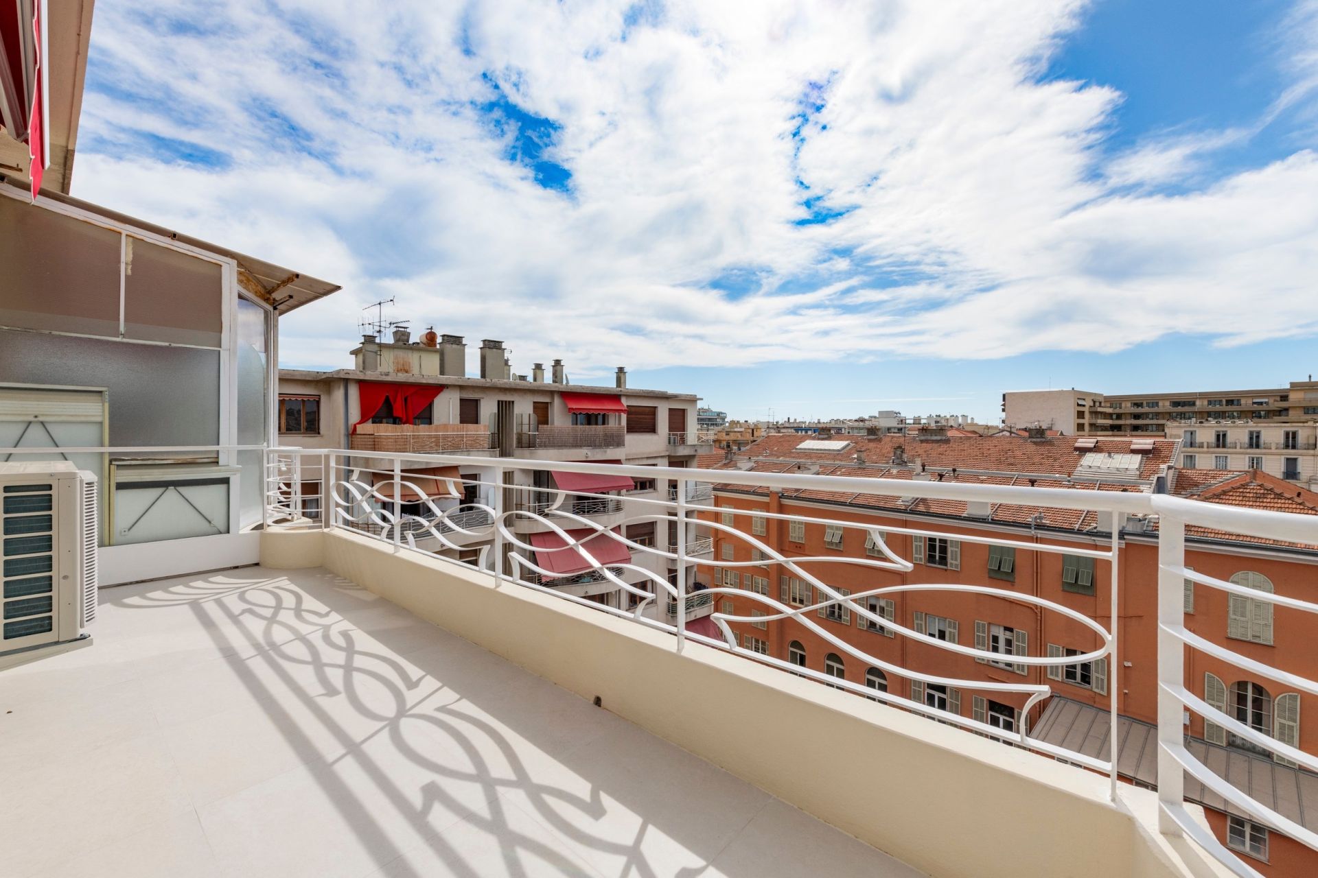 luxury apartment 2 Rooms for sale on NICE (06000)