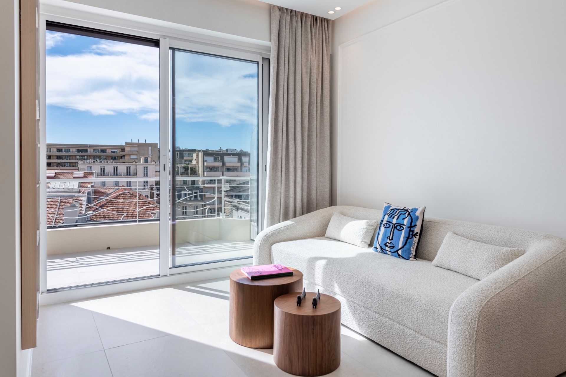 luxury apartment 2 Rooms for sale on NICE (06000)