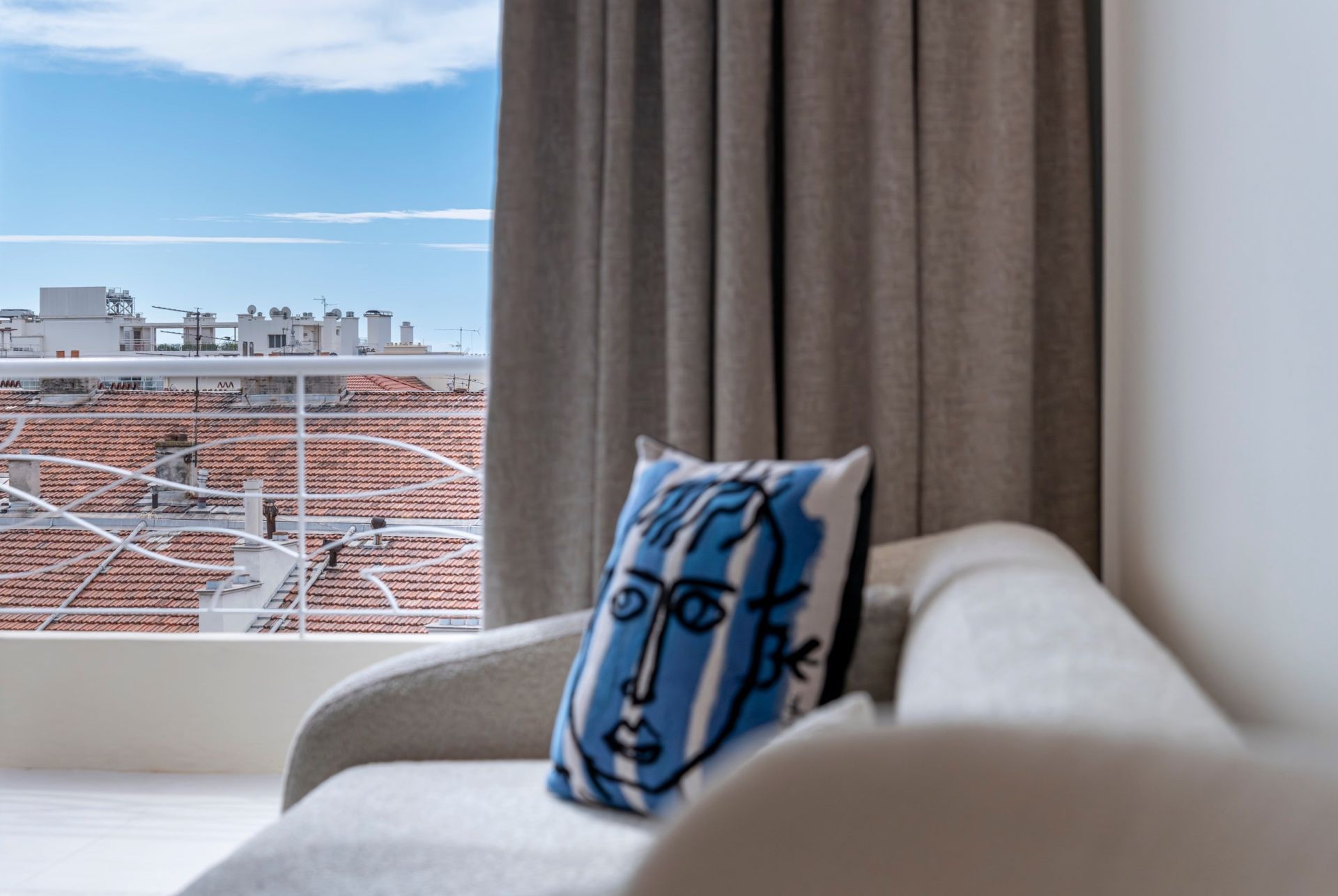 luxury apartment 2 Rooms for sale on NICE (06000)