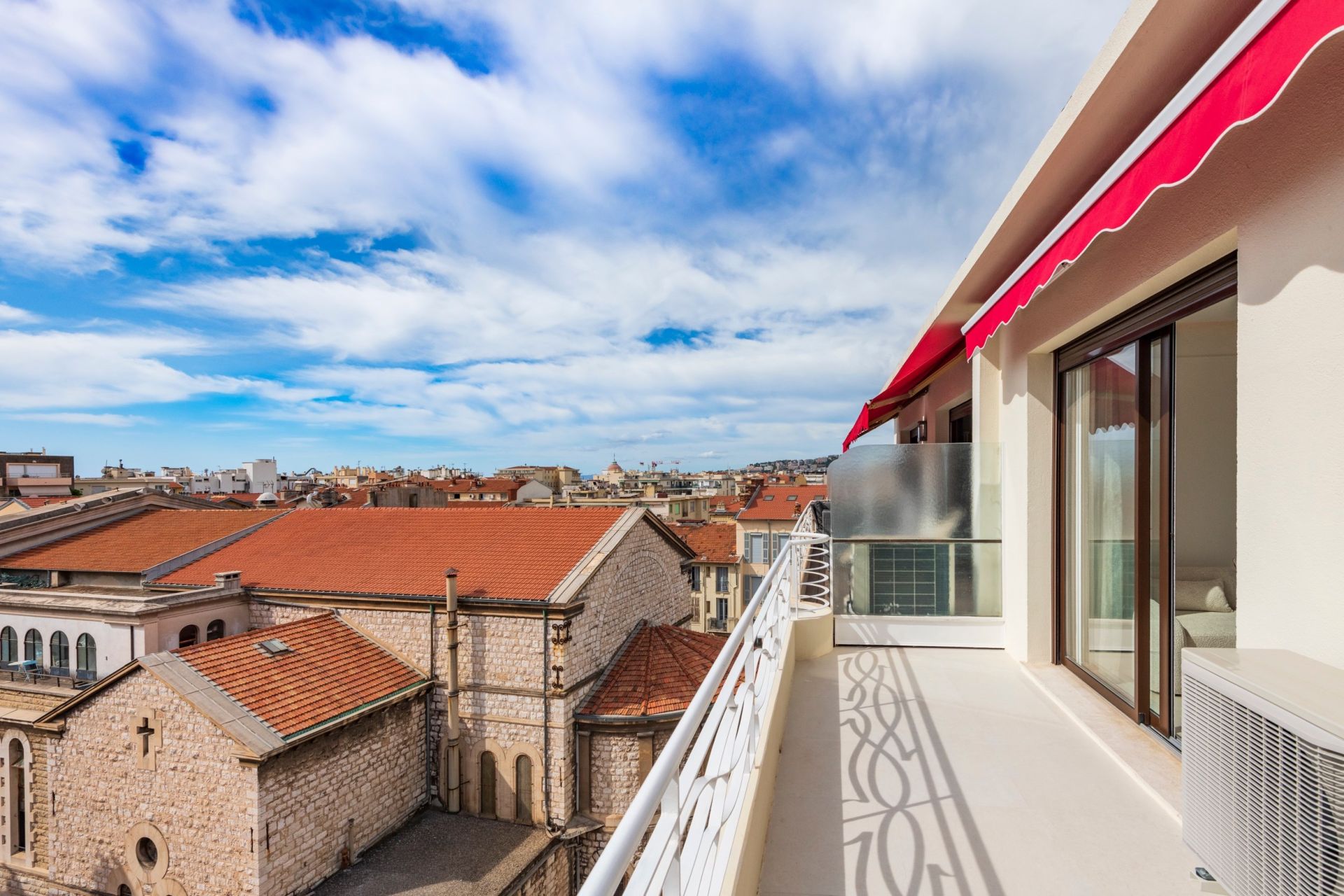 luxury apartment 2 Rooms for sale on NICE (06000)