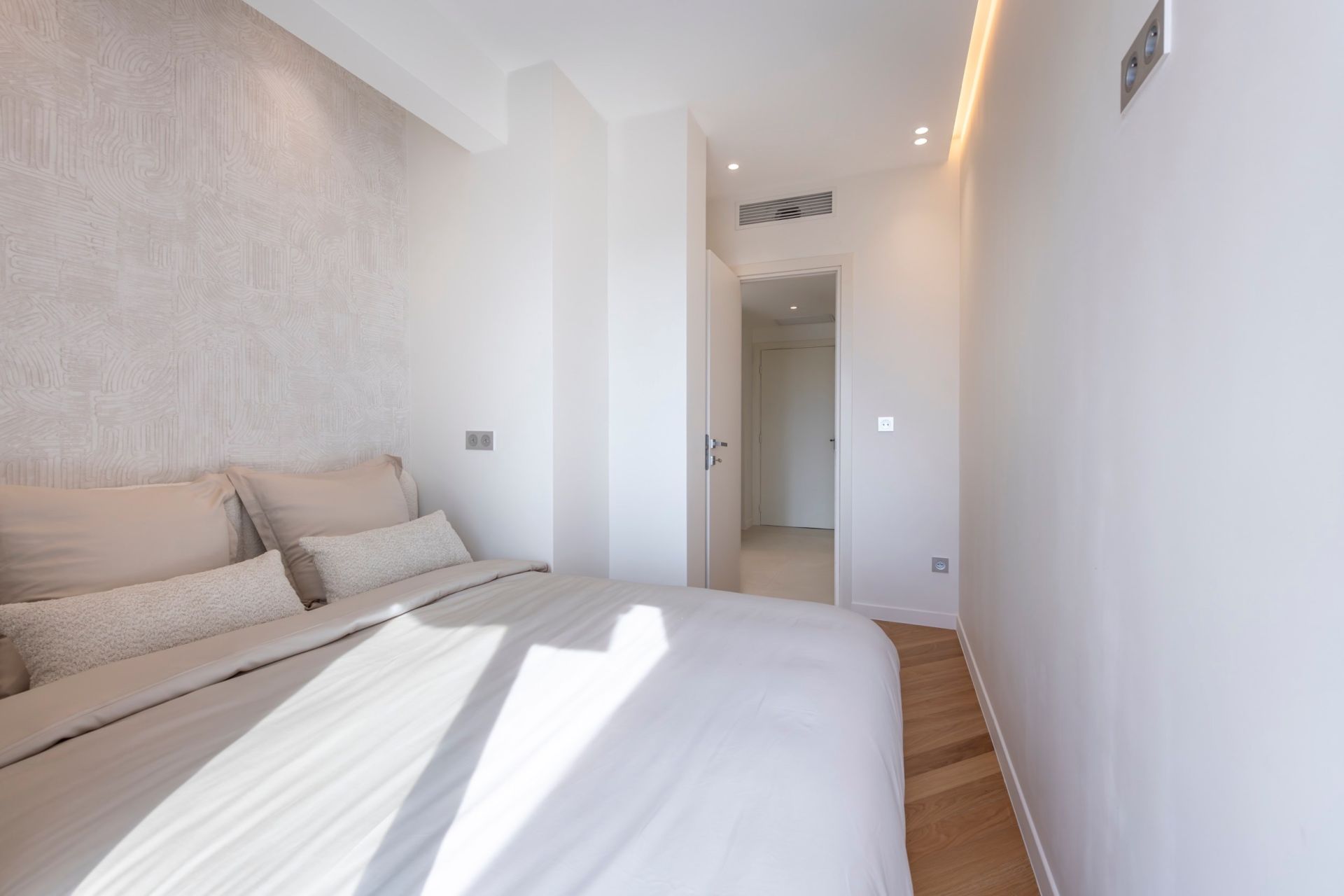 luxury apartment 2 Rooms for sale on NICE (06000)