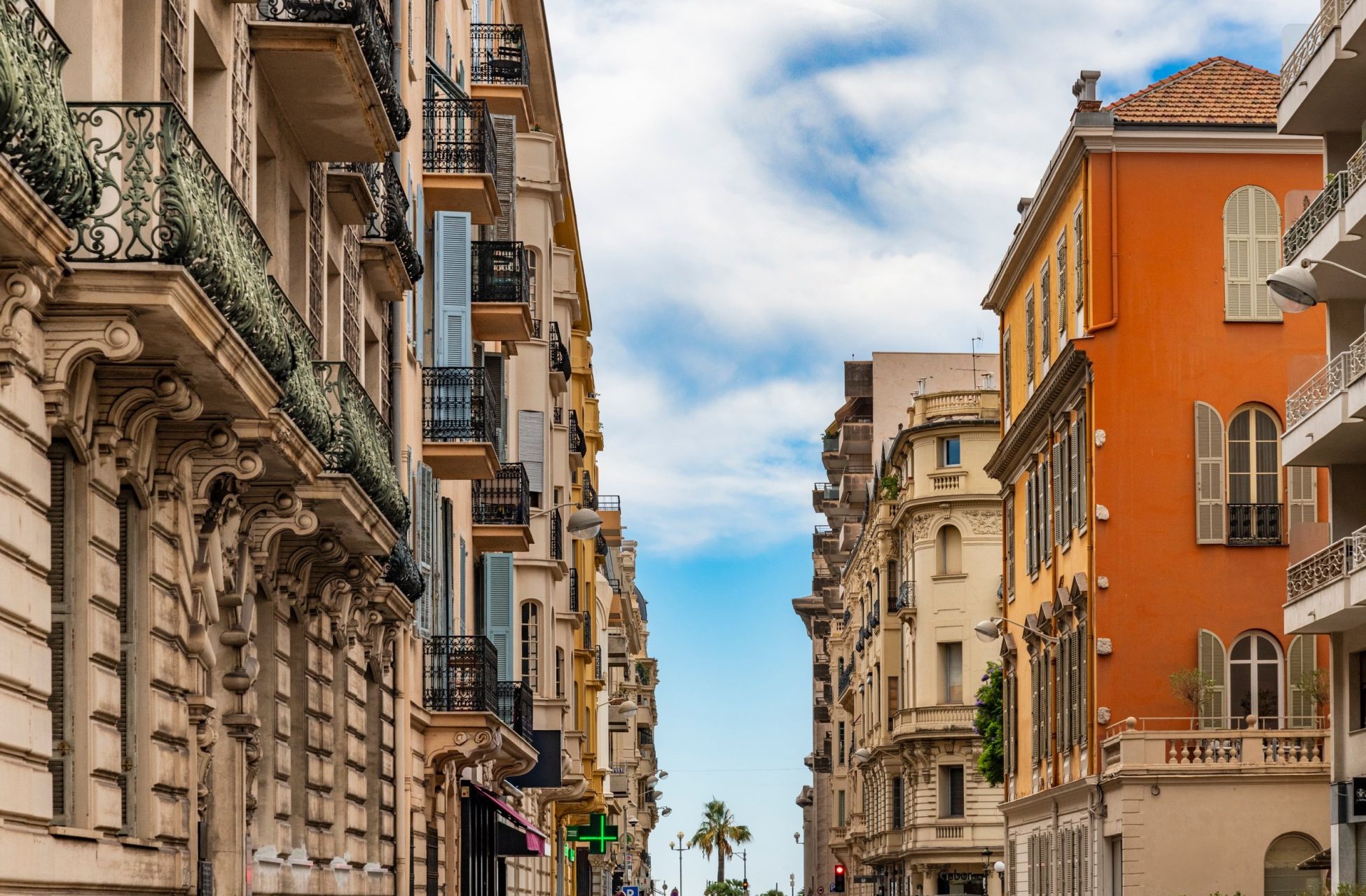 luxury apartment 2 Rooms for sale on NICE (06000)