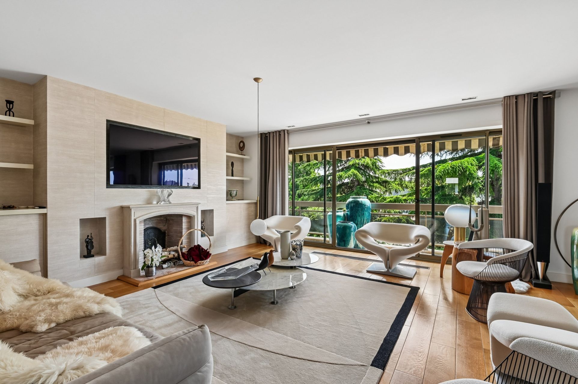luxury apartment 5 Rooms for sale on NEUILLY SUR SEINE (92200)