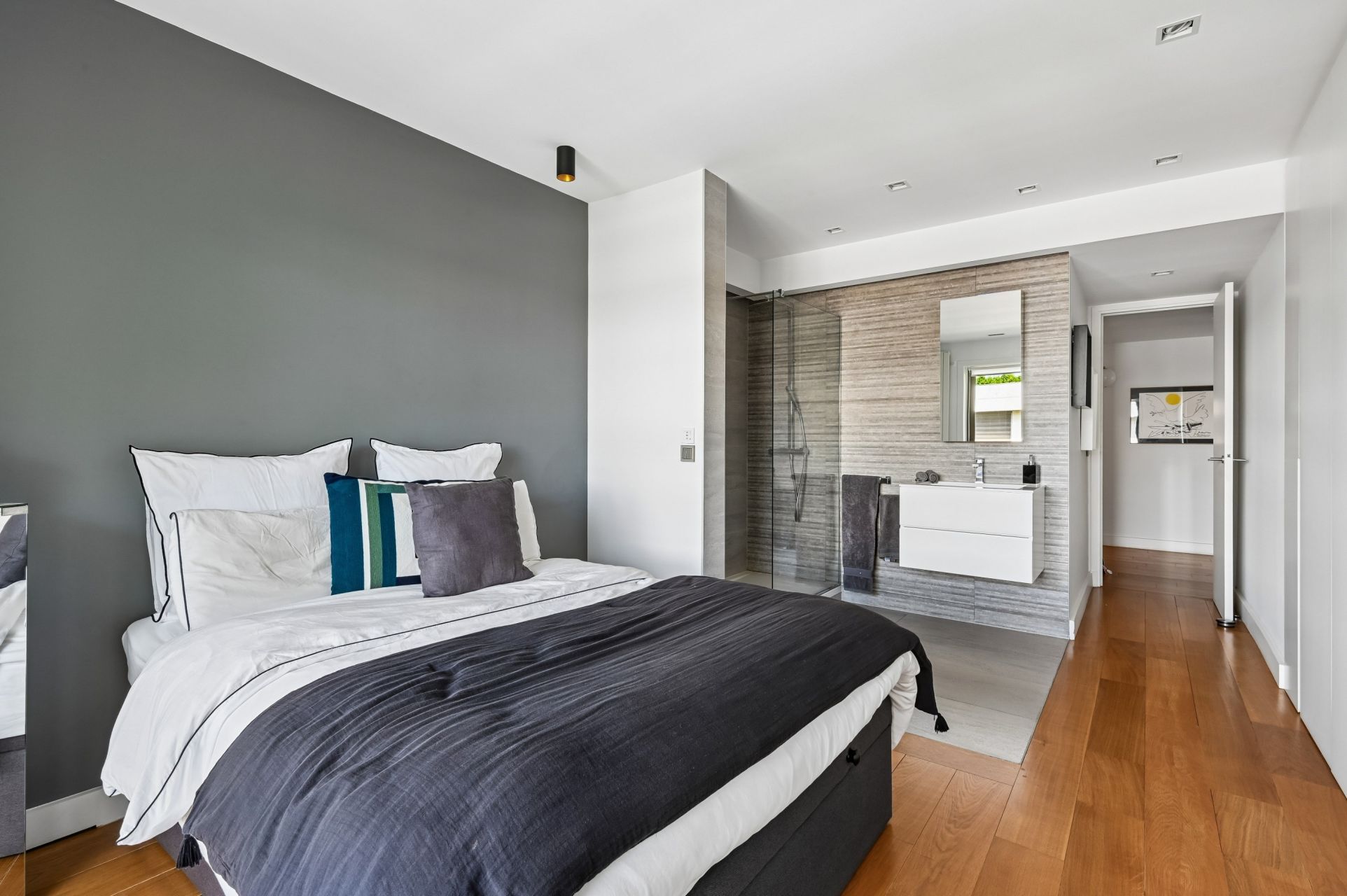 luxury apartment 5 Rooms for sale on NEUILLY SUR SEINE (92200)