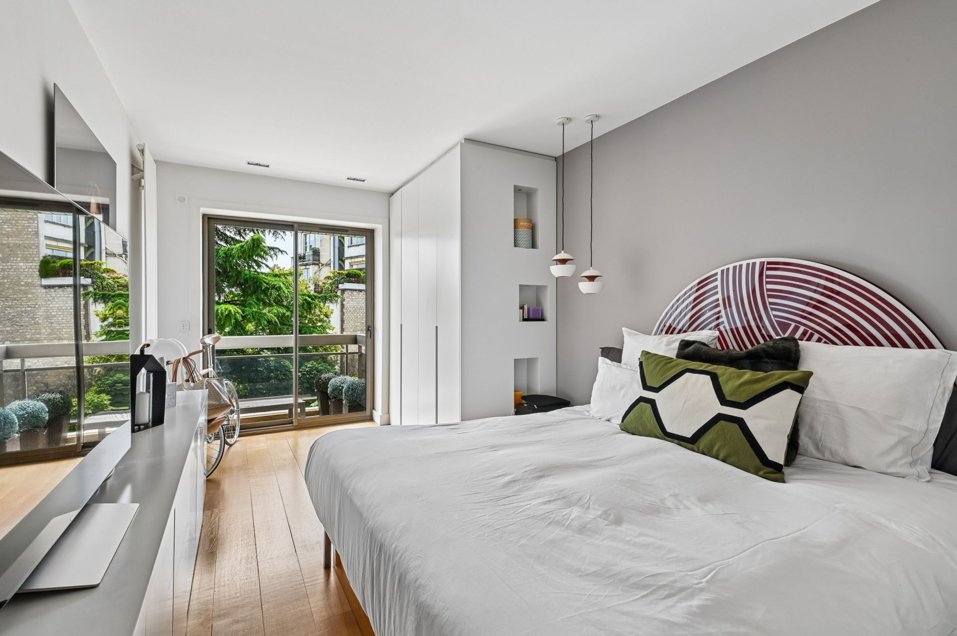 luxury apartment 5 Rooms for sale on NEUILLY SUR SEINE (92200)