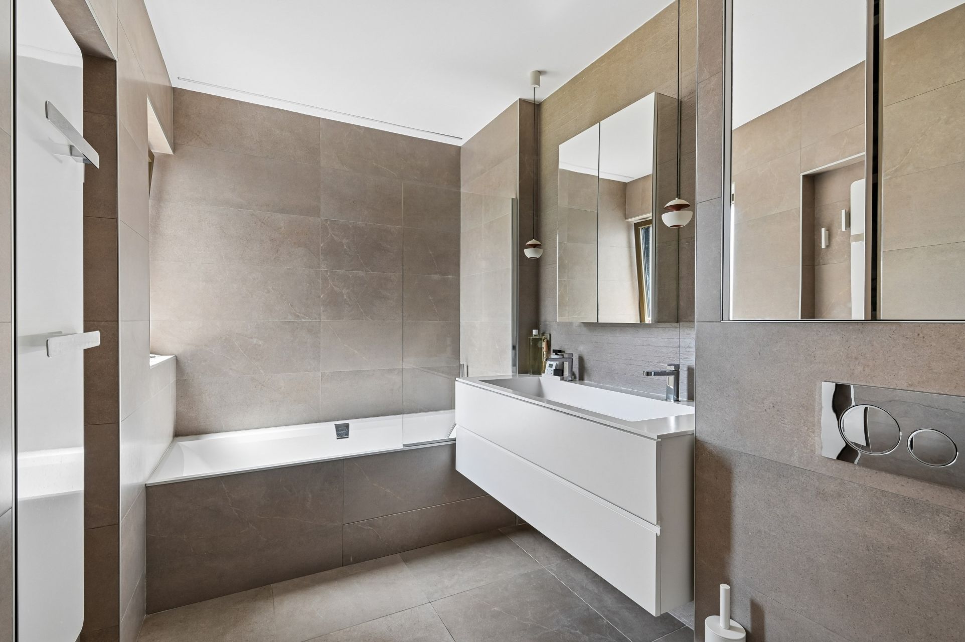 luxury apartment 5 Rooms for sale on NEUILLY SUR SEINE (92200)
