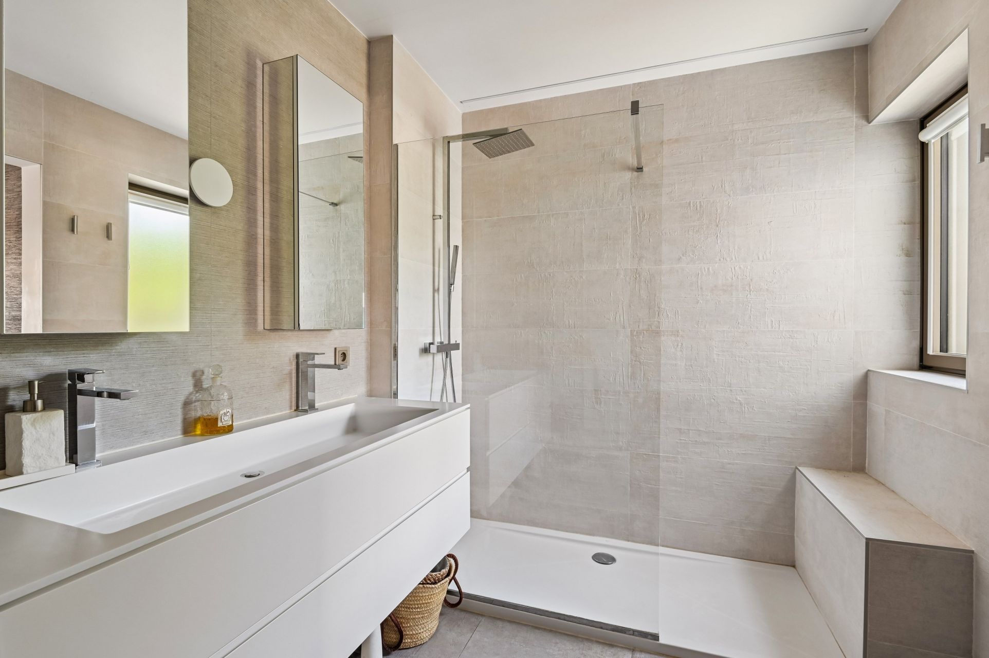 luxury apartment 5 Rooms for sale on NEUILLY SUR SEINE (92200)
