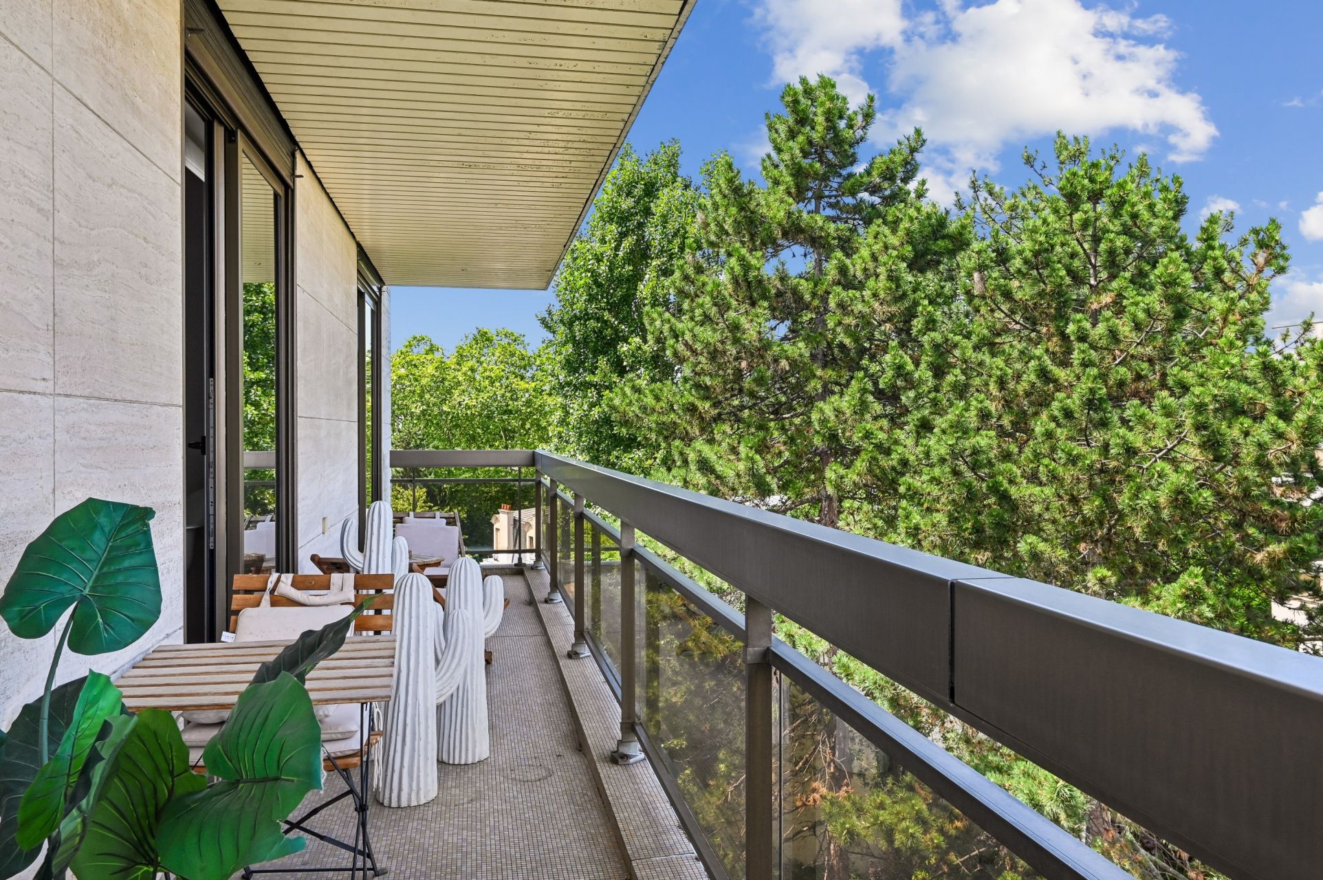 luxury apartment 5 Rooms for sale on NEUILLY SUR SEINE (92200)