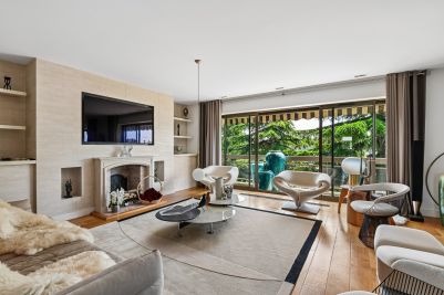 Sale Luxury apartment Neuilly-sur-Seine 5&nbsp;Rooms 150&nbsp;m²