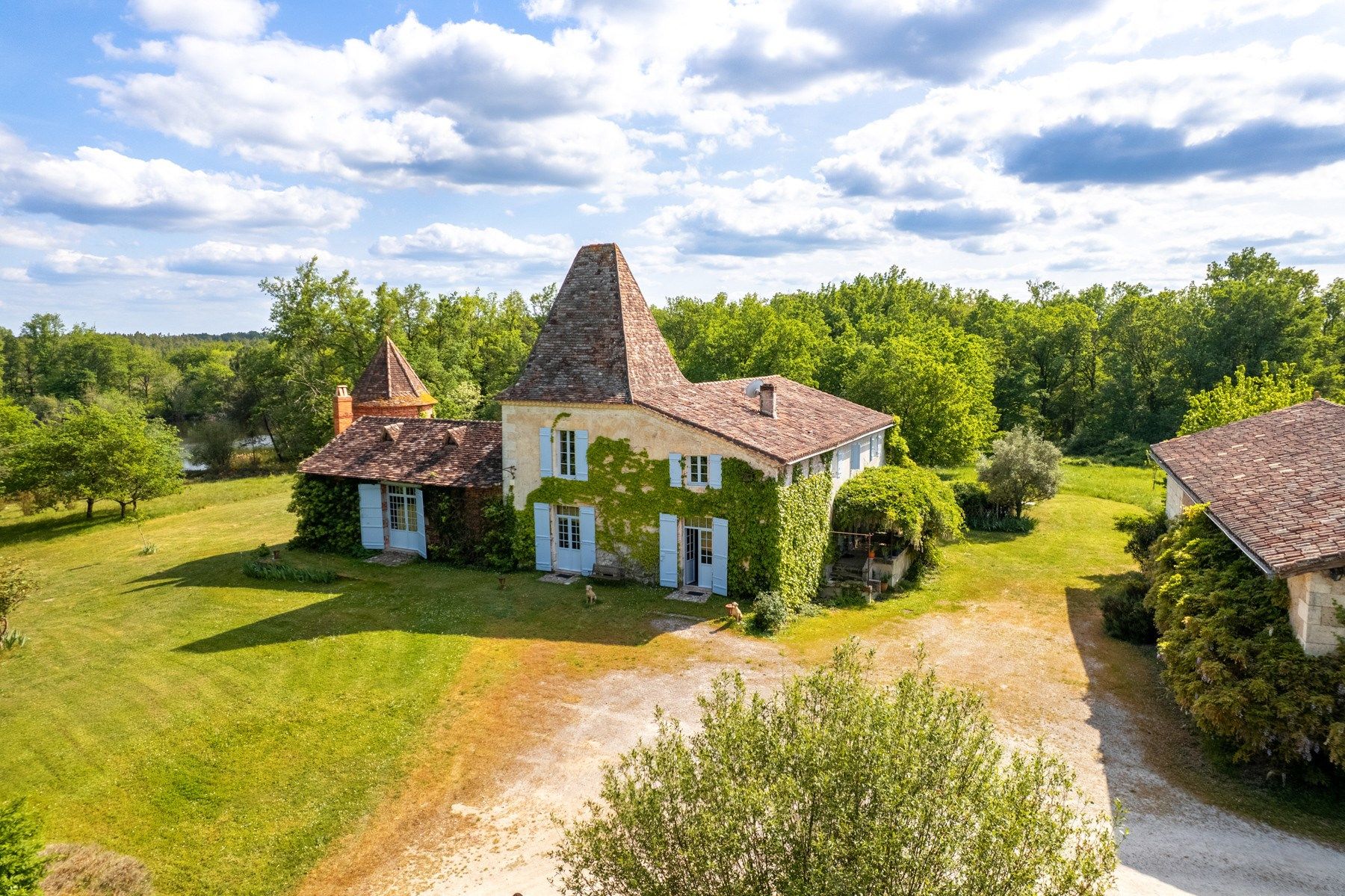 maison de luxe 15 Pièces en vente sur ST ANDRE DE DOUBLE (24190)