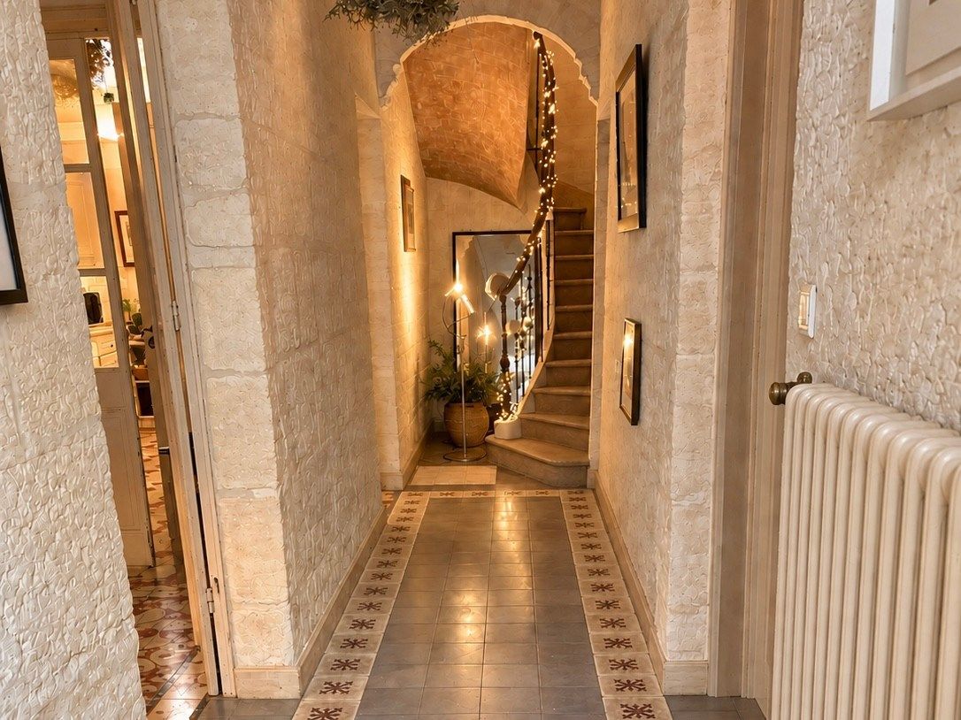 luxury house 9 Rooms for sale on FONTVIEILLE (13990)