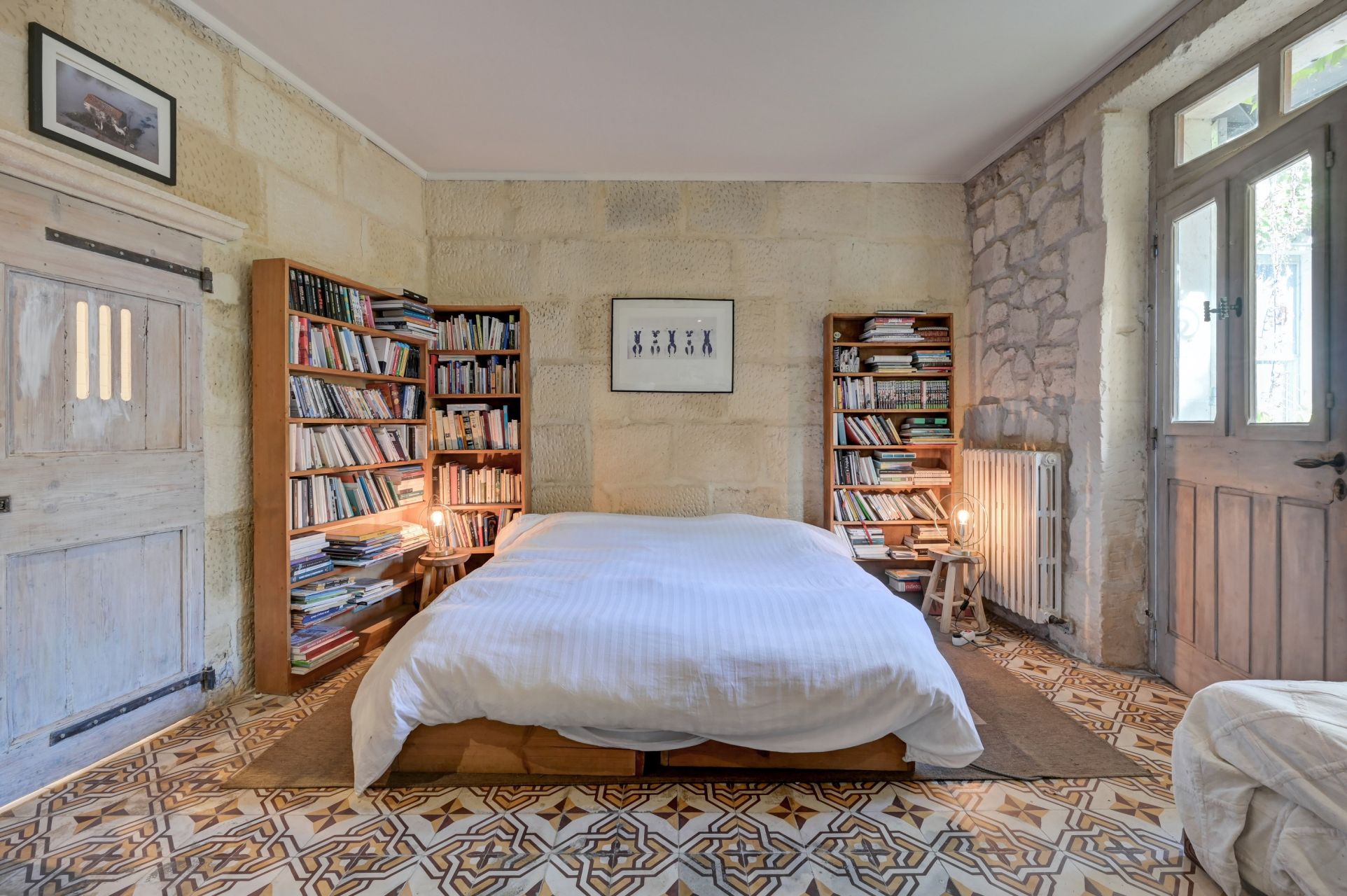 luxury house 9 Rooms for sale on FONTVIEILLE (13990)