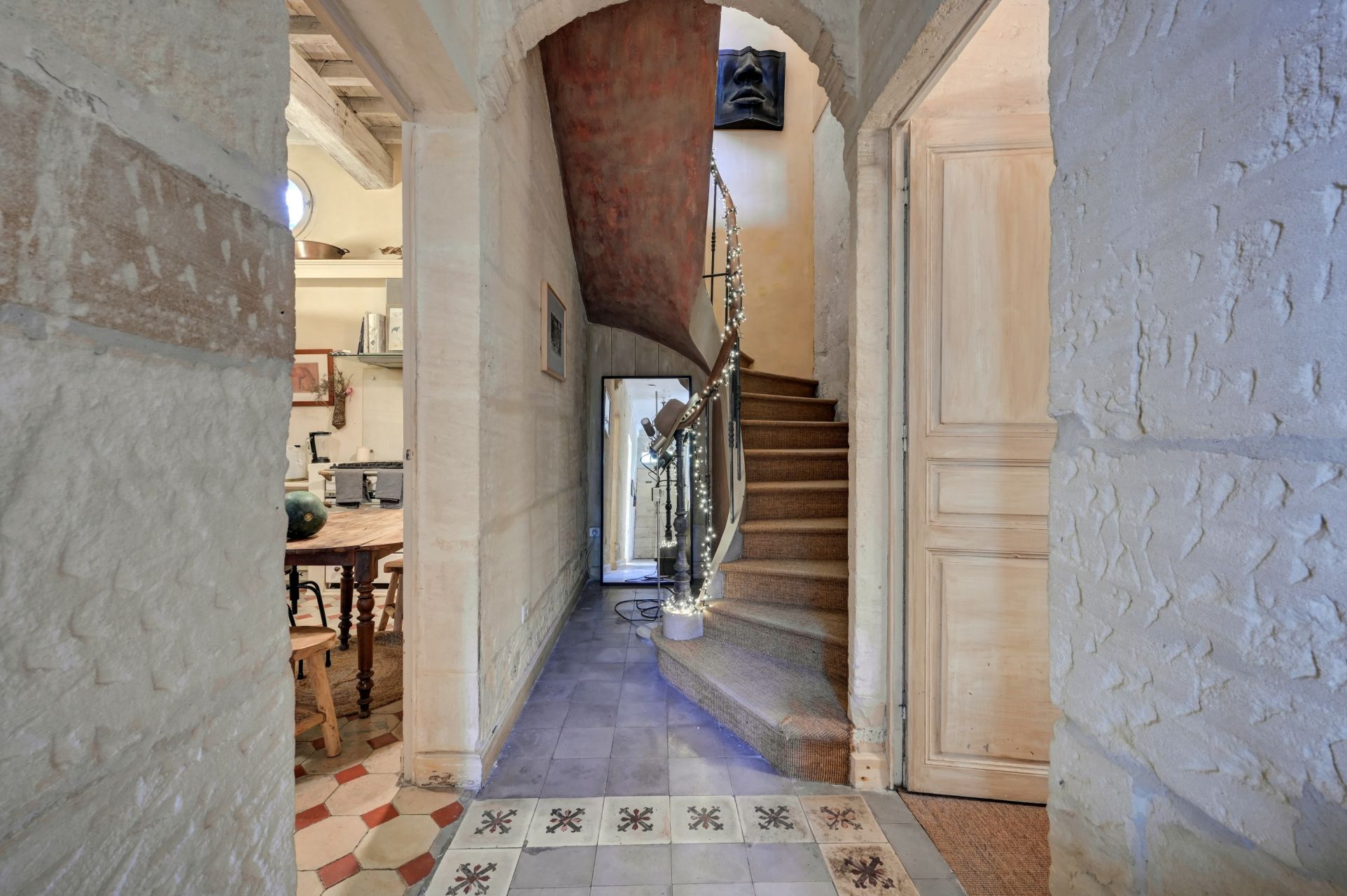 luxury house 9 Rooms for sale on FONTVIEILLE (13990)