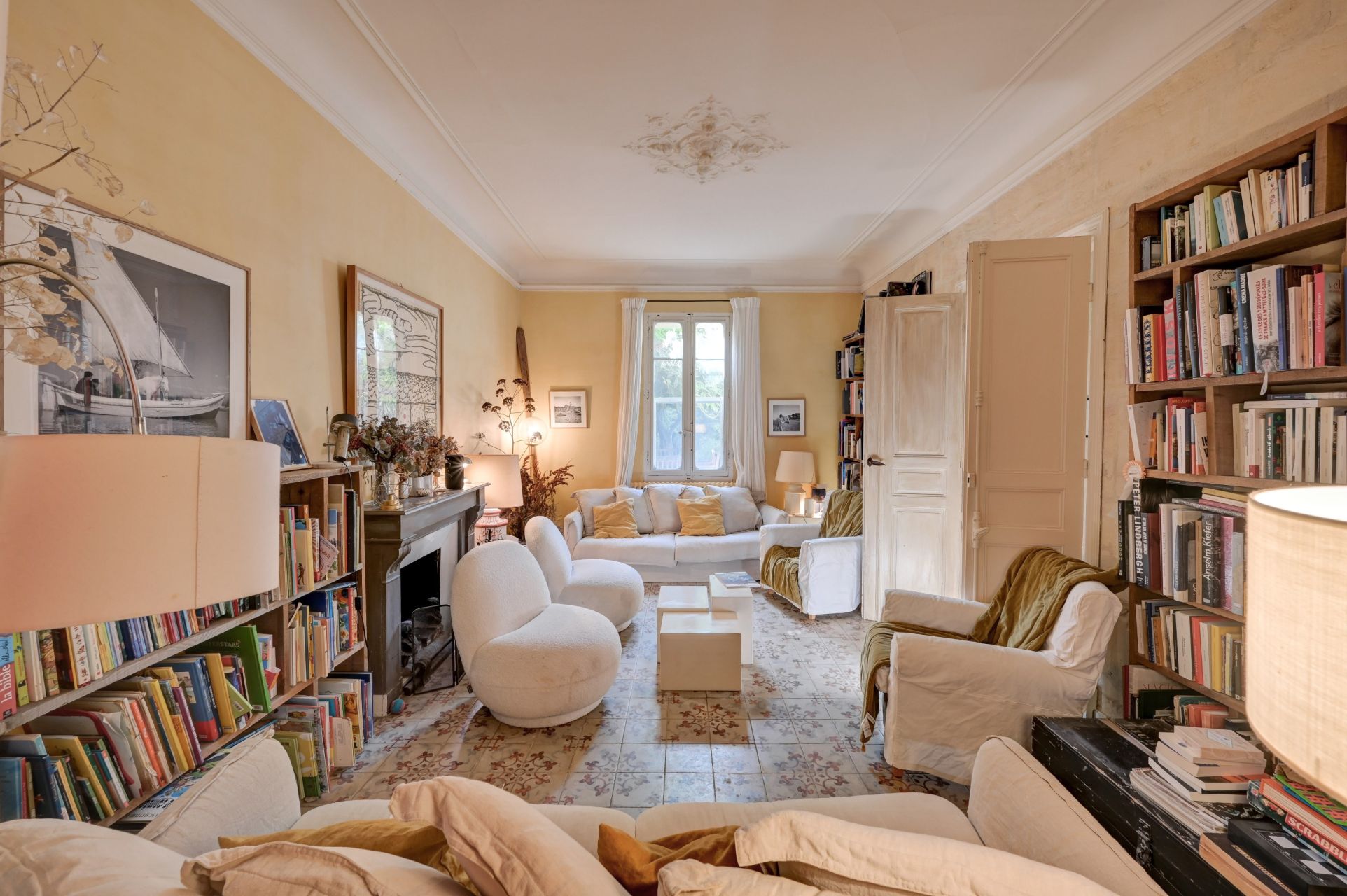 luxury house 9 Rooms for sale on FONTVIEILLE (13990)