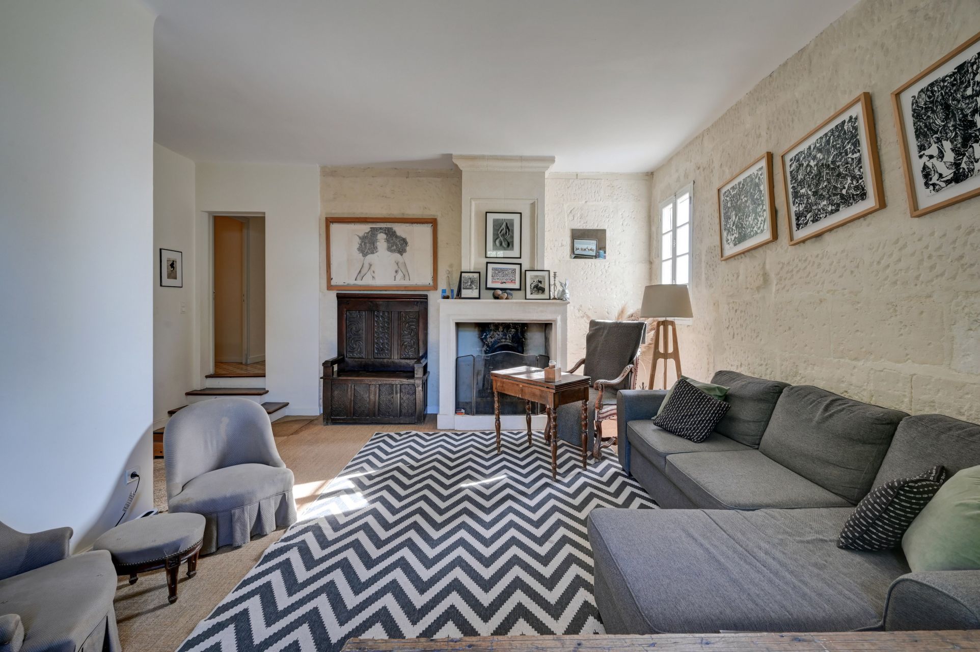 luxury house 9 Rooms for sale on FONTVIEILLE (13990)