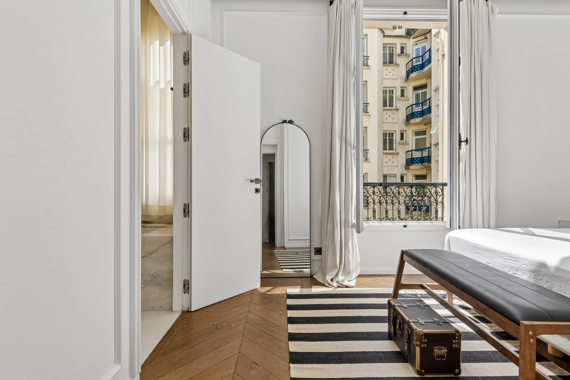 luxury apartment 4 Rooms for rent on PARIS (75007)