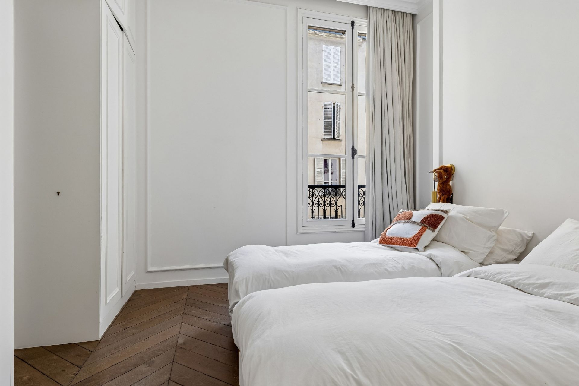luxury apartment 4 Rooms for rent on PARIS (75007)
