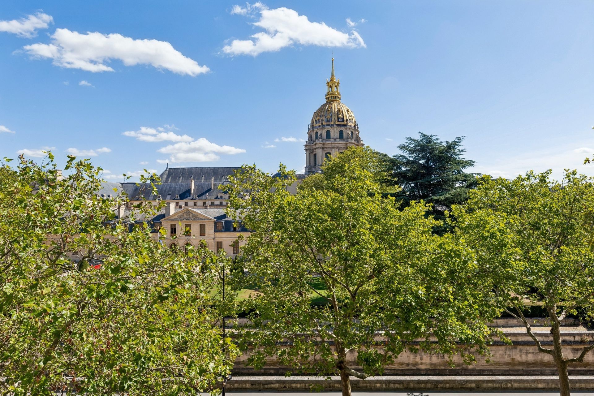 luxury apartment 4 Rooms for rent on PARIS (75007)