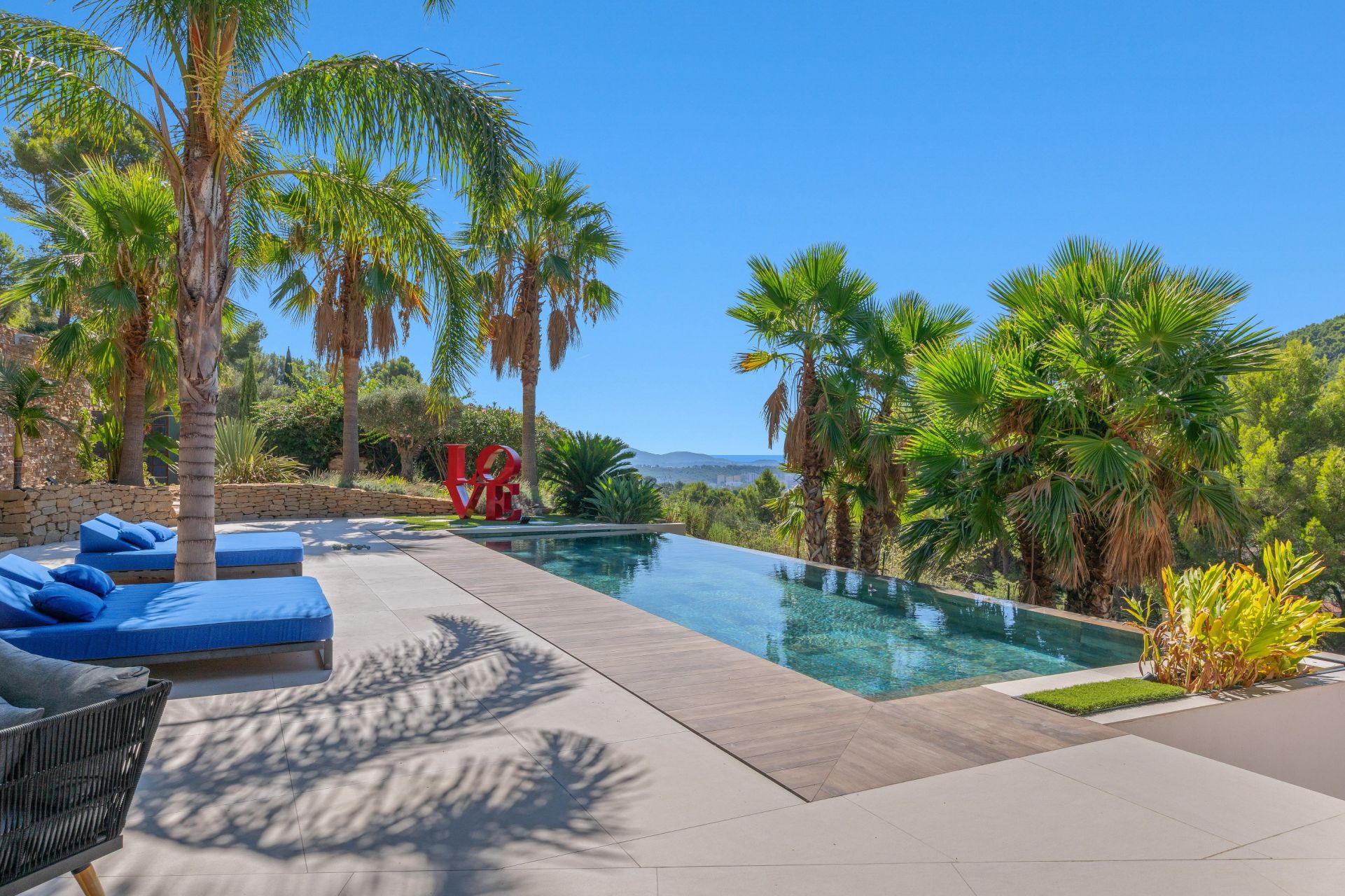luxury villa 7 Rooms for sale on LA VALETTE DU VAR (83160)