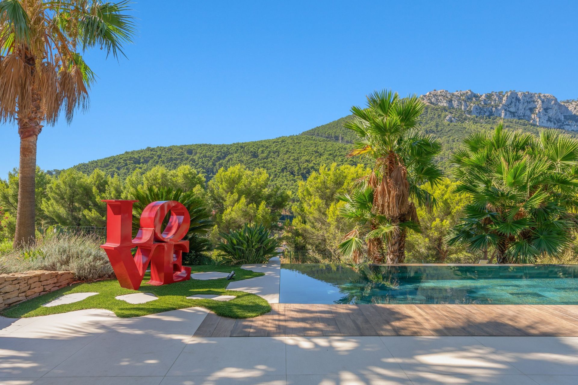luxury villa 7 Rooms for sale on LA VALETTE DU VAR (83160)
