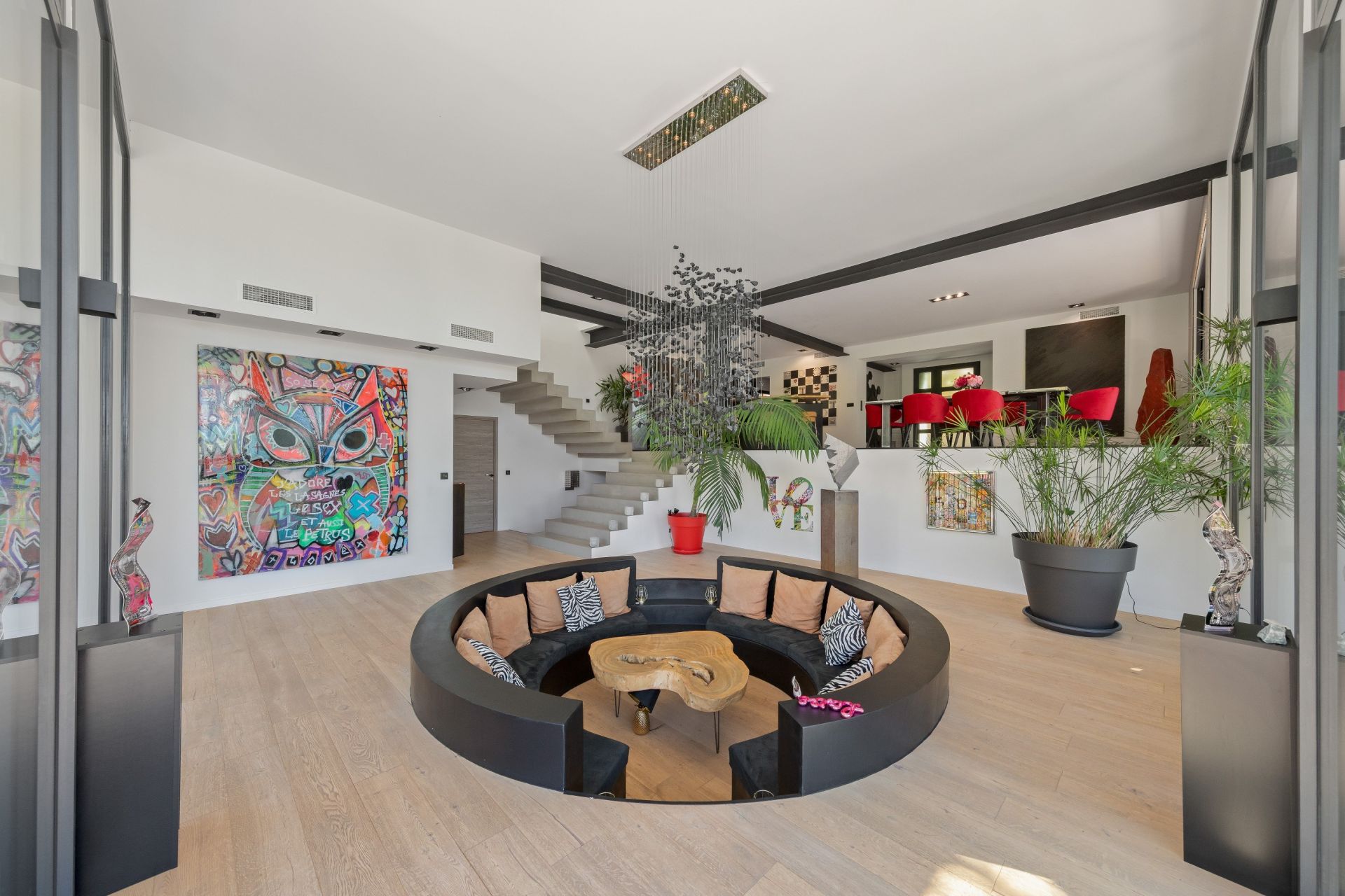 luxury villa 7 Rooms for sale on LA VALETTE DU VAR (83160)