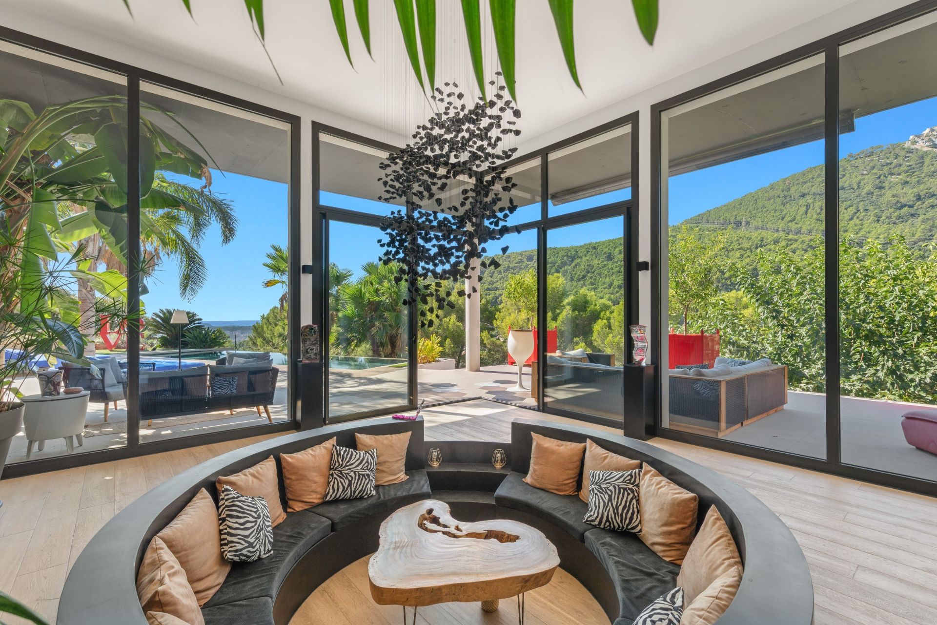 luxury villa 7 Rooms for sale on LA VALETTE DU VAR (83160)
