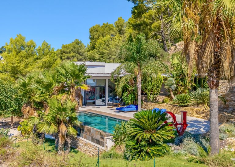 luxury villa 7 Rooms for sale on LA VALETTE DU VAR (83160)