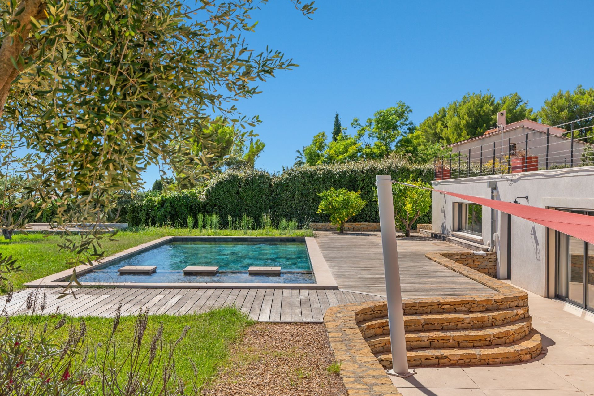 luxury house 9 Rooms for sale on LA CADIERE D AZUR (83740)